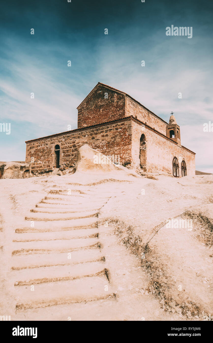 Uplistsikhe, Shida Kartli Region, Georgia. Steintreppe zu Uplistsuli Kirche oder Kirche des Prinzen in der berühmten Wahrzeichen. Alte Felsen gehauen Stadt In Stockfoto