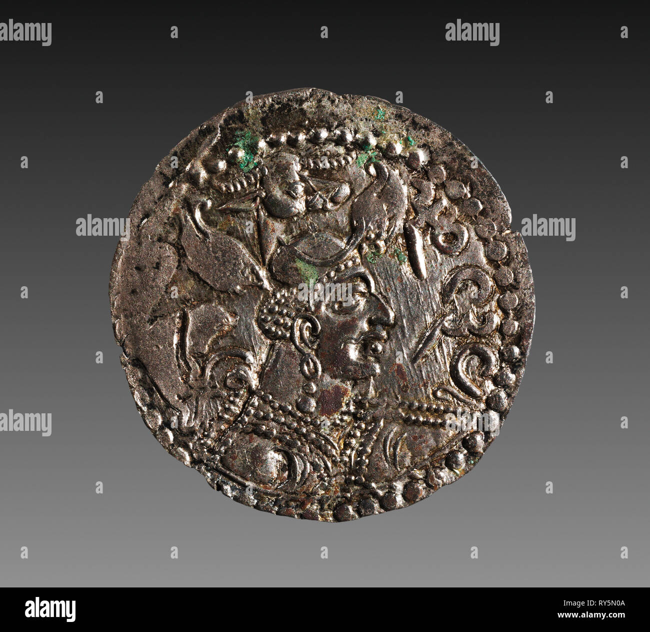 Drachme: Büste eines Königs (Vorderseite), 600-700. Afghanistan, Hephtalite Zeitraum, 7. bis 8. Jahrhundert. Silber; Durchmesser: 2,6 x 0,1 cm (1 x 1/16 Zoll Stockfoto