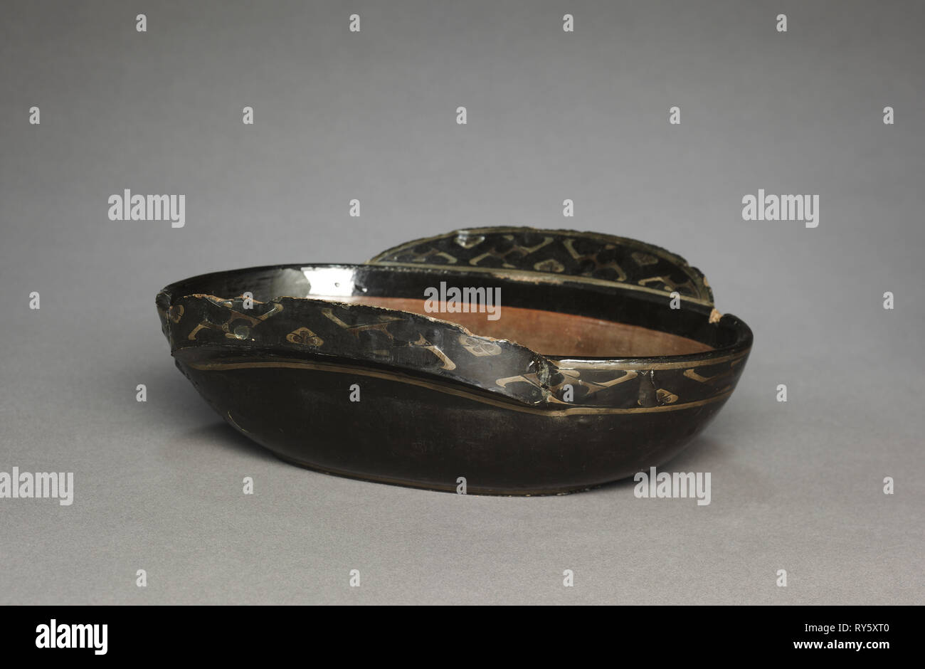 Winged Cup (ERBEI), C. 206-100 BC. China, der Westlichen Han-Dynastie (202 BC-AD 9). Lack; Insgesamt: 18,9 cm (7 7/16 Stockfoto