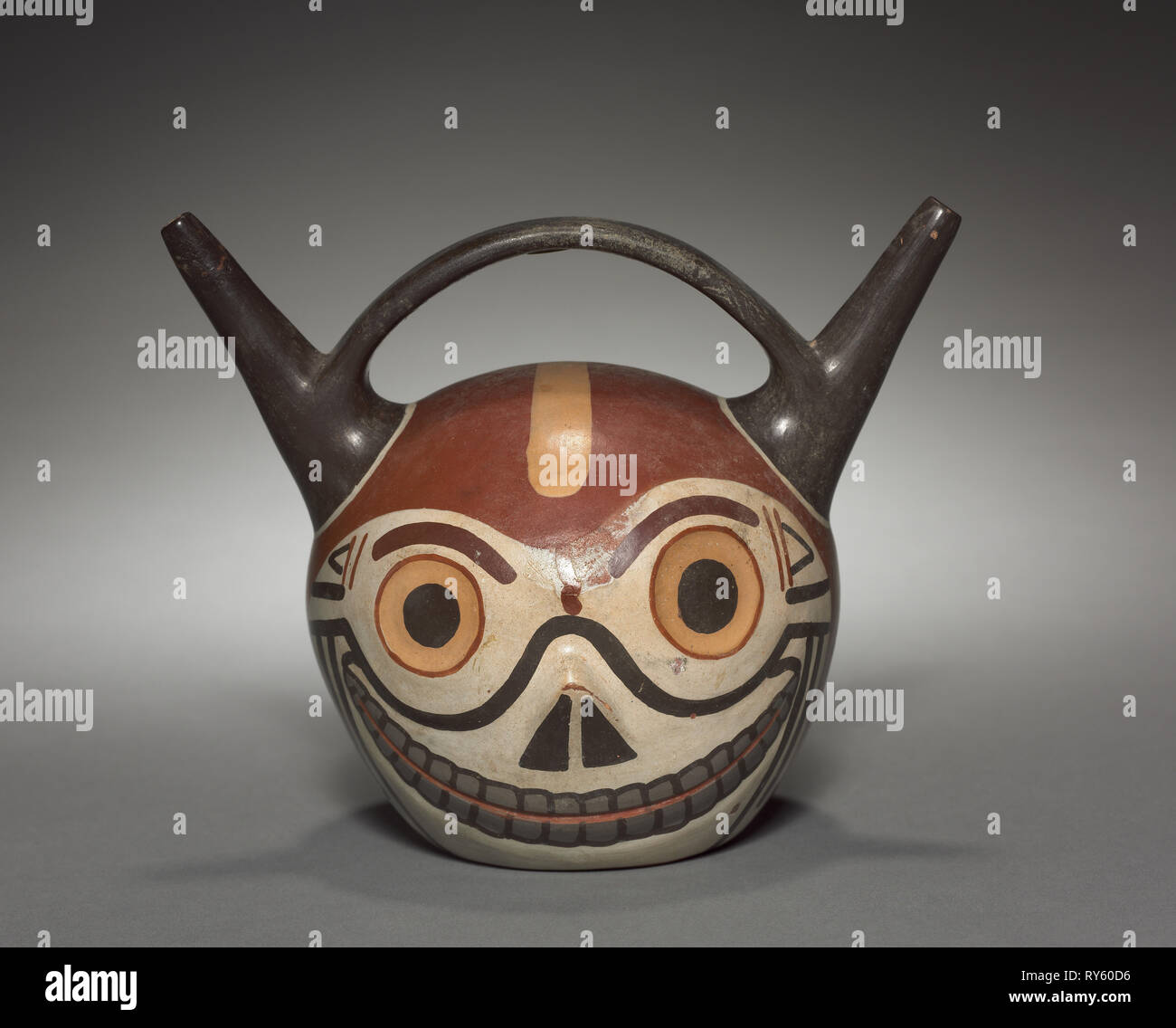Schädel Schiff, 500-900. Wari (Pachacamac) Stil, nahen Horizont, Epoche 2. Steingut mit farbigen Pfropfreiser; gesamt: 14,5 x 17,8 x 12,6 cm (5 11/16 x 7 x 4 15/16 in Stockfoto