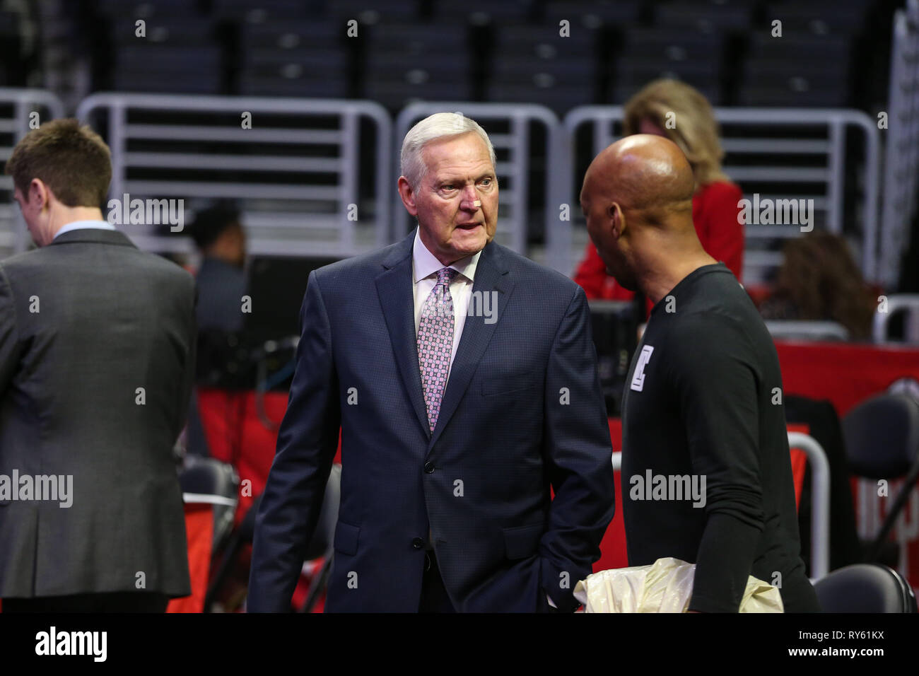 Los Angeles, CA, USA. 11 Mär, 2019. LA Clippers Jerry West, bevor die Boston Celtics vs Los Angeles Clippers at Staples Center am 11. März 2019. (Foto durch Jevone Moore) Credit: Csm/Alamy leben Nachrichten Stockfoto