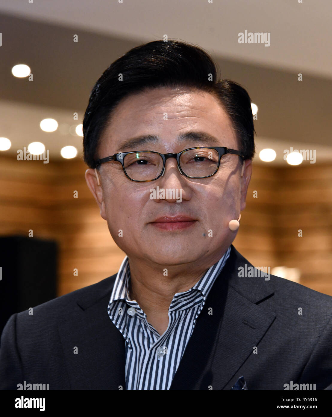 Tokio, Japan. 12 Mär, 2019. Koh Dong Jin, CEO von Südkorea's Samsung Electronics Co. spricht auf eine Eröffnung des neuen Flagship Store für Galaxy in Tokio upscale Harajuku Am Dienstag, 12. März 2019. Das neue 6-stöckige Gebäude ist der größte unter den Galaxy Showcase speichert. Credit: Natsuki Sakai/LBA/Alamy leben Nachrichten Stockfoto