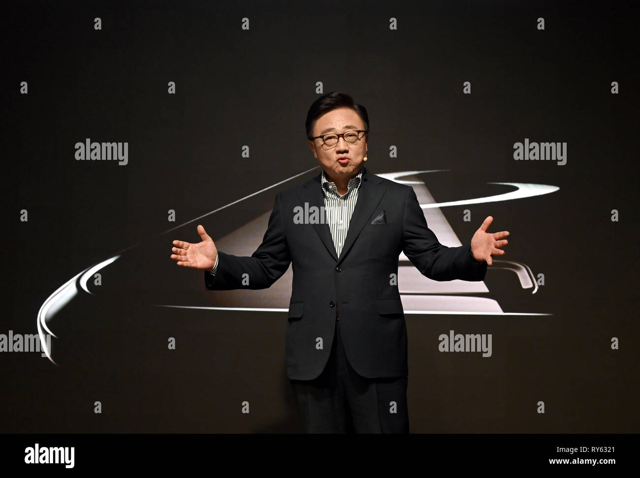 Tokio, Japan. 12 Mär, 2019. Koh Dong Jin, CEO von Südkorea's Samsung Electronics Co. spricht auf eine Eröffnung des neuen Flagship Store für Galaxy in Tokio upscale Harajuku Am Dienstag, 12. März 2019. Das neue 6-stöckige Gebäude ist der größte unter den Galaxy Showcase speichert. Credit: Natsuki Sakai/LBA/Alamy leben Nachrichten Stockfoto