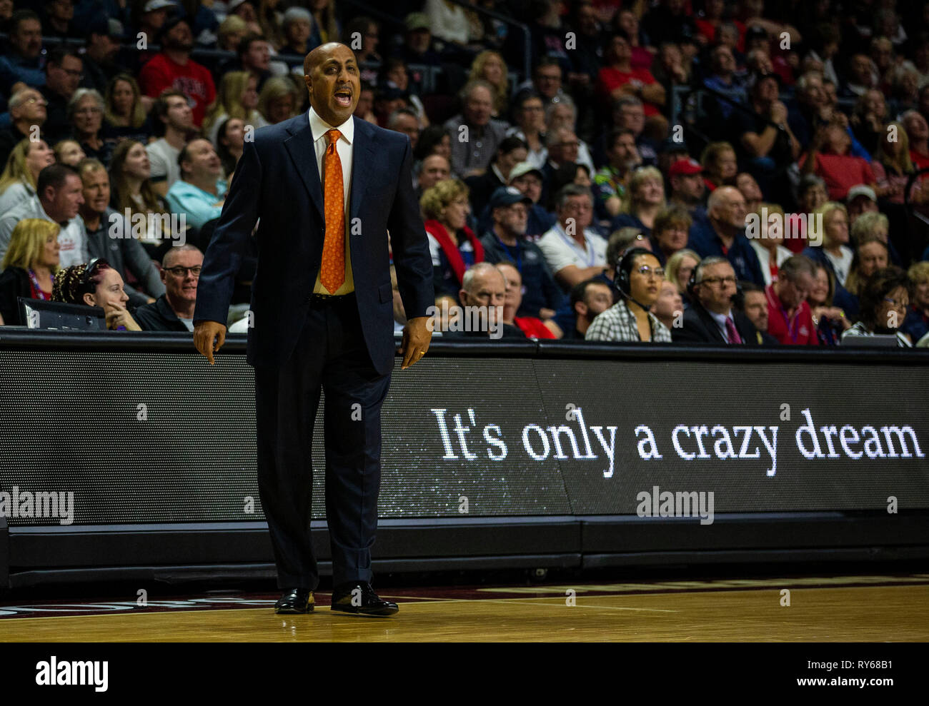 Mar 11 2019 Las Vegas, NV, USA Pepperdine Haupttrainer Lorenzo Romar während der NCAA West Coast Conference Männer Basketball Turnier Halbfinale zwischen der Pepperdine Wave und den Gonzaga Bulldogs 74-100 in der Orleans Arena in Las Vegas, NV verloren. Thurman James/CSM Stockfoto