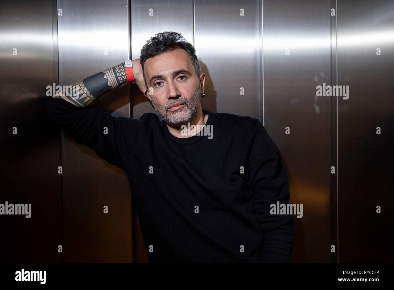 Berlin, Deutschland. 12 Mär, 2019. Talal Derki, Regisseur, ist über den Dokumentarfilm "Der Väter und Söhne - Die Kinder des Kalifats' An der Urania zu Premiere. Credit: Christoph Soeder/dpa/Alamy leben Nachrichten Stockfoto