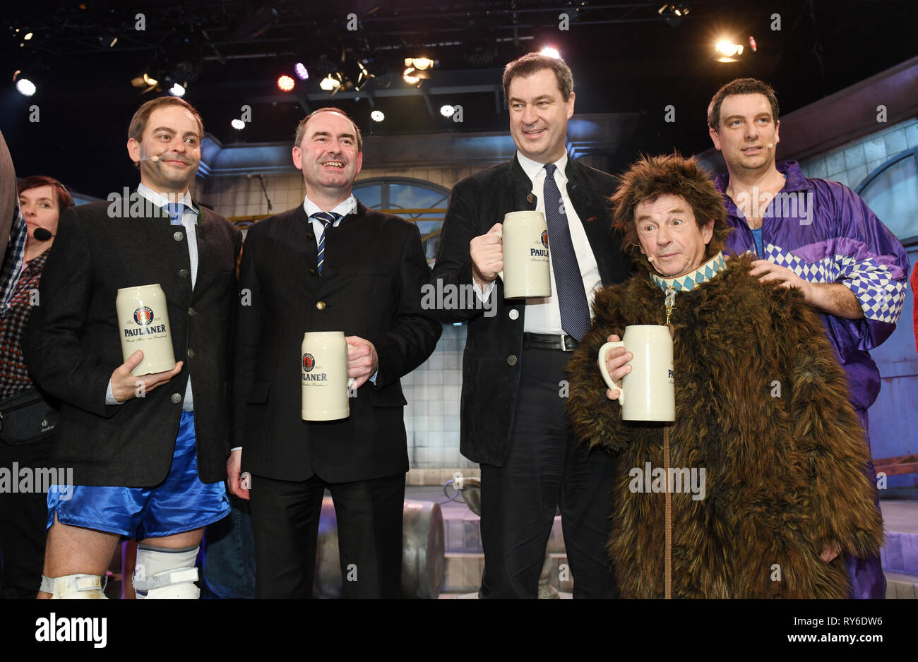 12 Marz 2019 Bayern Munchen Hubert Aiwanger Freie Wahler 2 Von Links Stellvertretender Ministerprasident Von Bayern Seine Doppel Florian Fischer Links Markus Soder Csu Bayerischer Ministerprasident Seine Doppelte Stephan Zinner Rechts