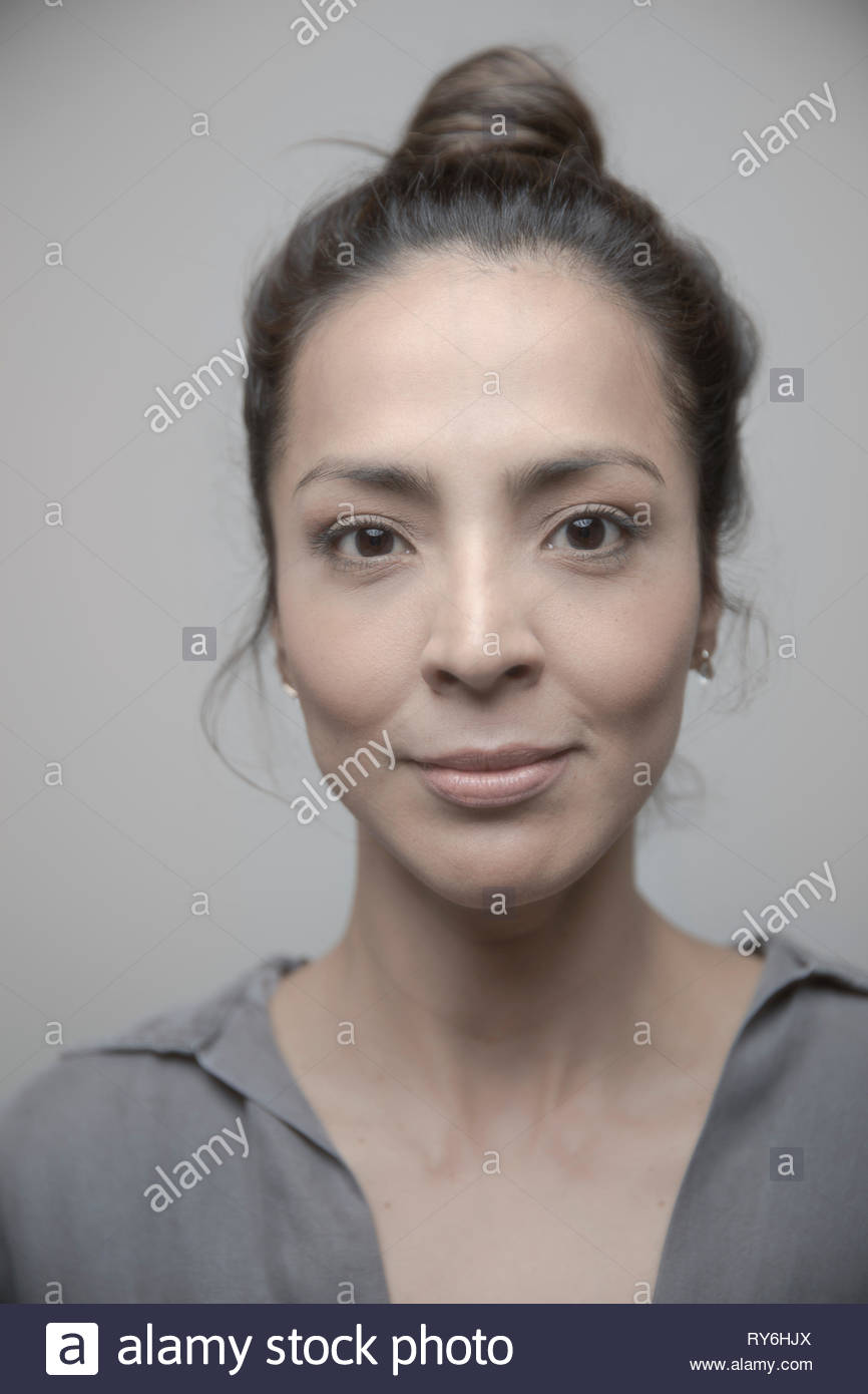 Portrait schöne Latina Frau mit braunen Augen Stockfoto