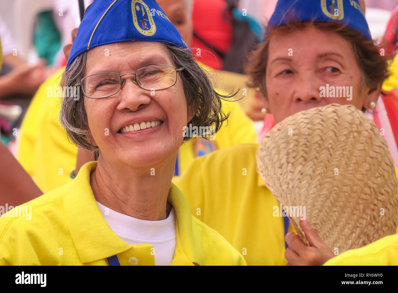 Ein Filipino Veteran Frau lächelt während der 74Th Bataan Tag Geburtstag - Mount Samat, Philippinen Stockfoto