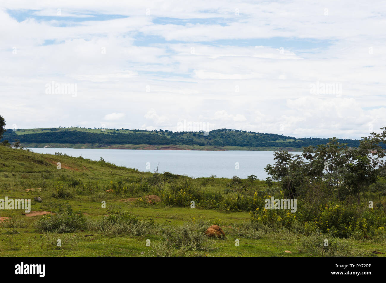 See des Wasserkraftwerks von Emboracação in Minas Gerais, Brasilien. Stockfoto