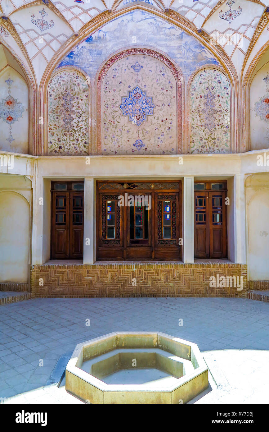 Kashan Tabatabaee Historisches Haus geschnitzten Fassade Fenster mit Ornamenten Stockfoto