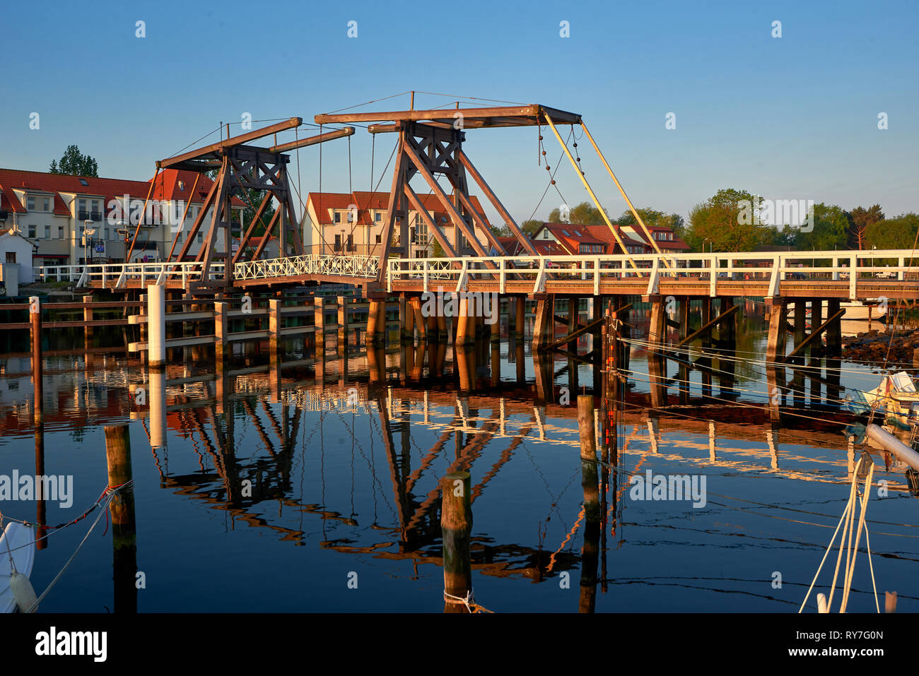Hölzerne Brücke in Greifswald Wieck Nacht Landschaft Stockfoto