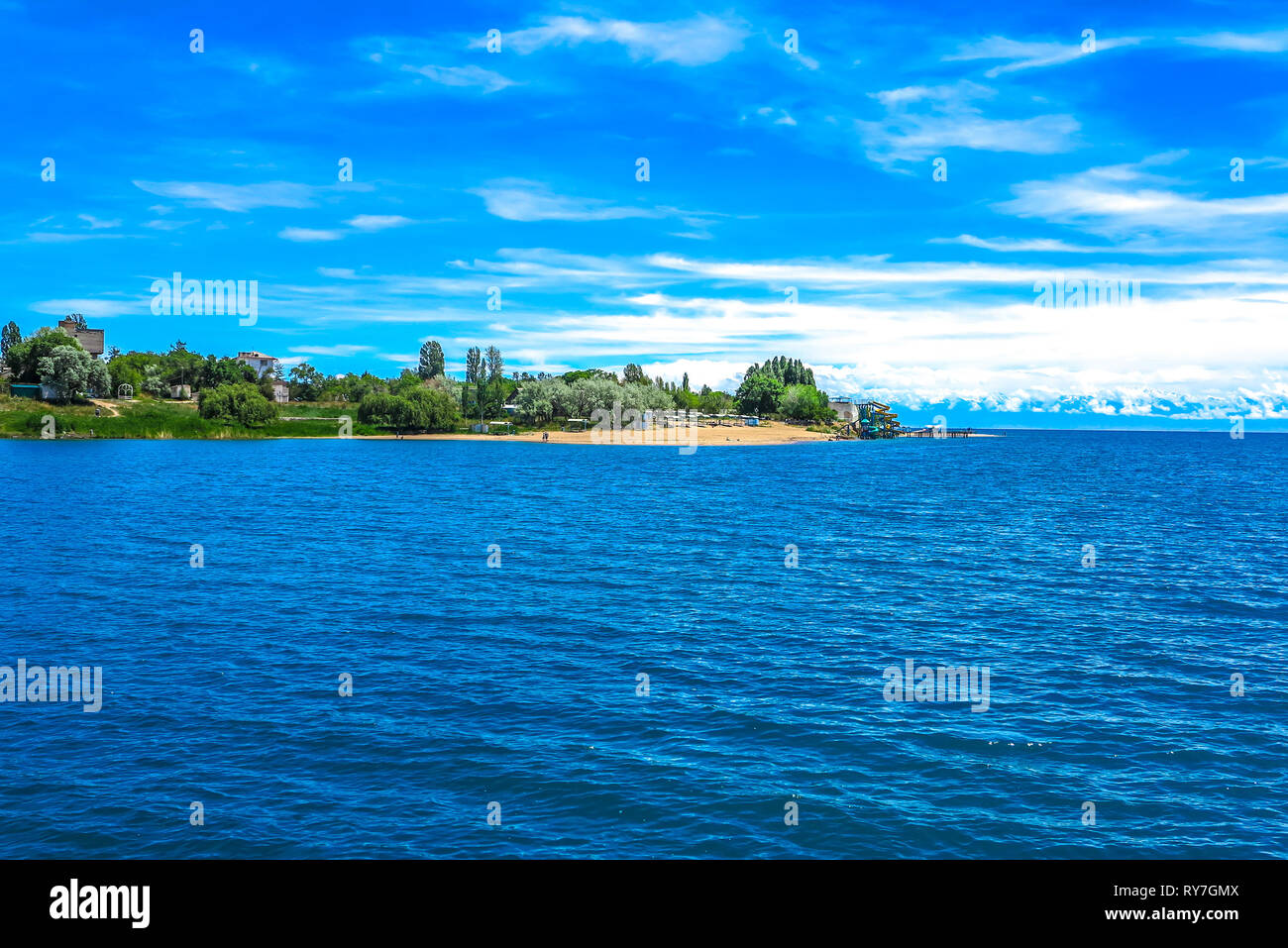 Cholpon Ata Rukh Ordo Kulturzentrum mit Issyk Kul See Landschaft View Point Stockfoto