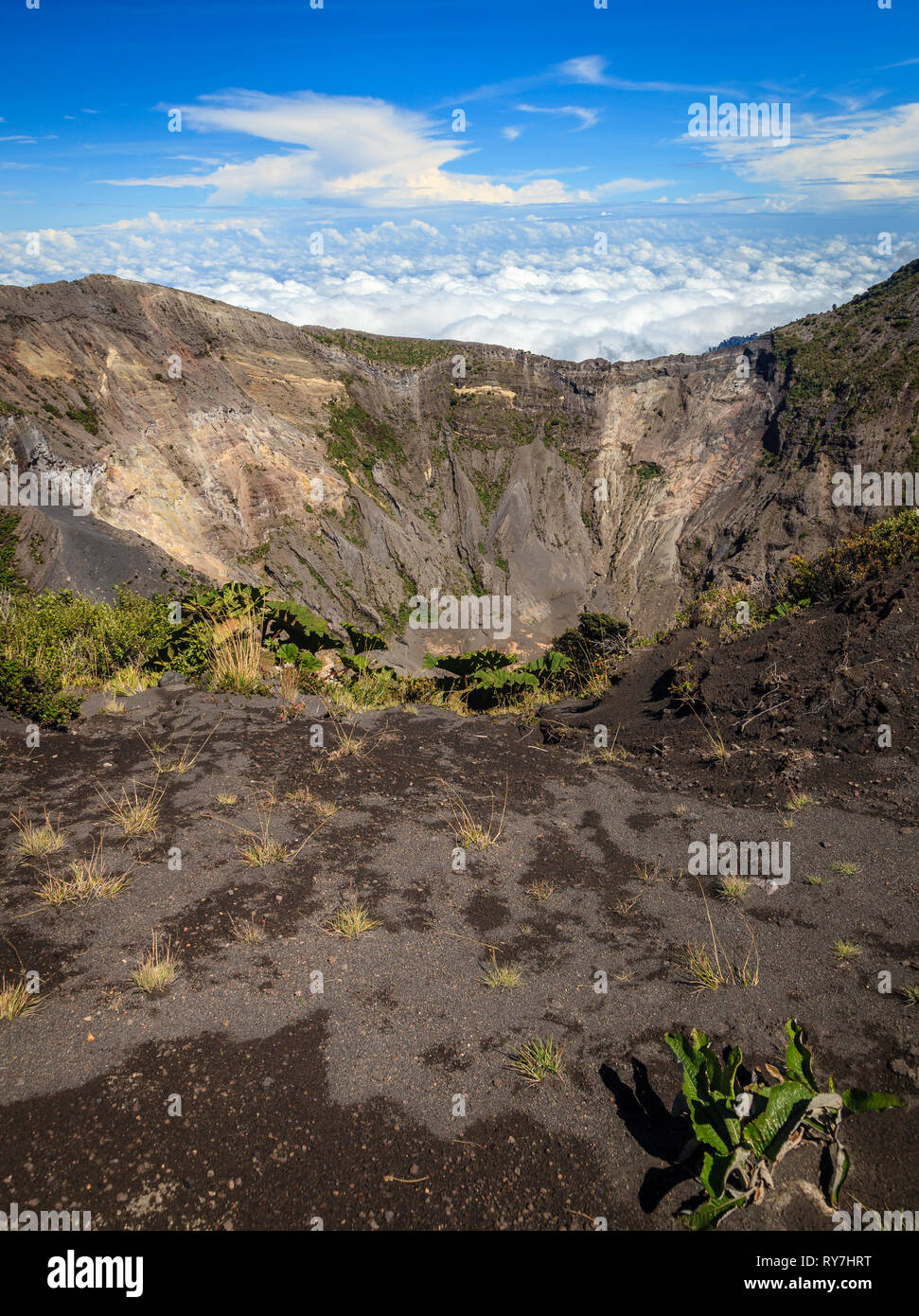Eine von mehreren Krater des Vulkan Irazu, Costa Rica Stockfoto