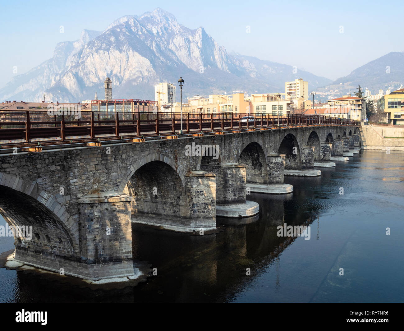 Reisen nach Italien Brücke Ponte Azzone Visconti (Ponte Vecchio) über