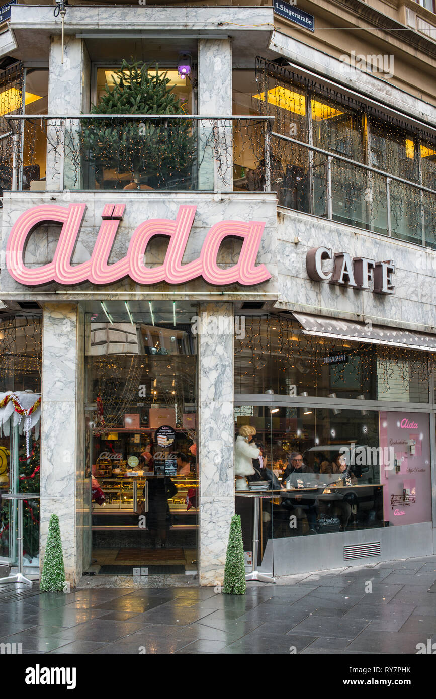 Aida eine der Berühmtesten Wiener Cafe Ketten, Wien, Österreich, Europa  Stockfotografie - Alamy