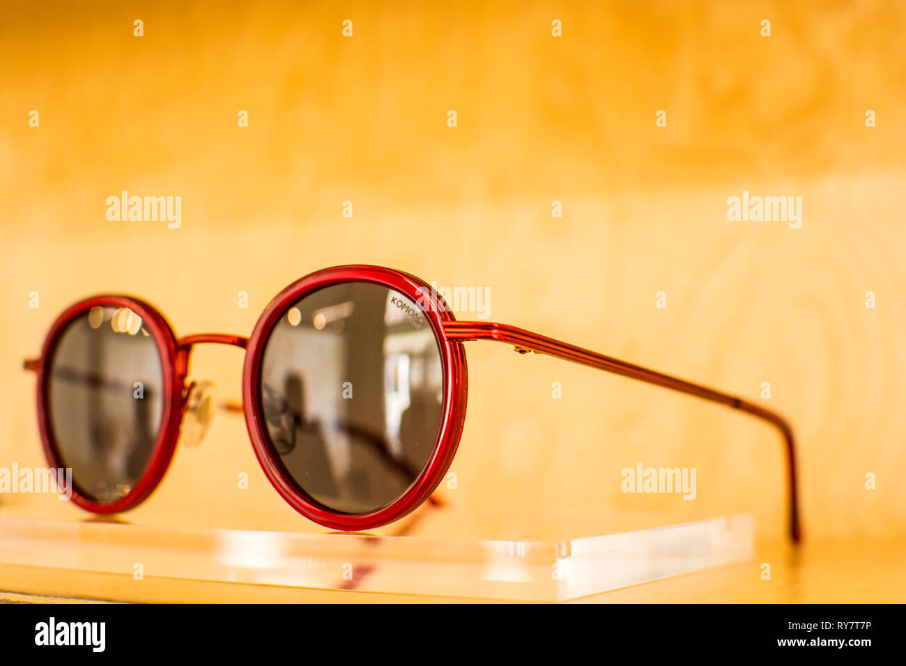 Ein paar trendige Sonnenbrille auf Anzeige an einen Store in Los Angeles, Kalifornien. Stockfoto