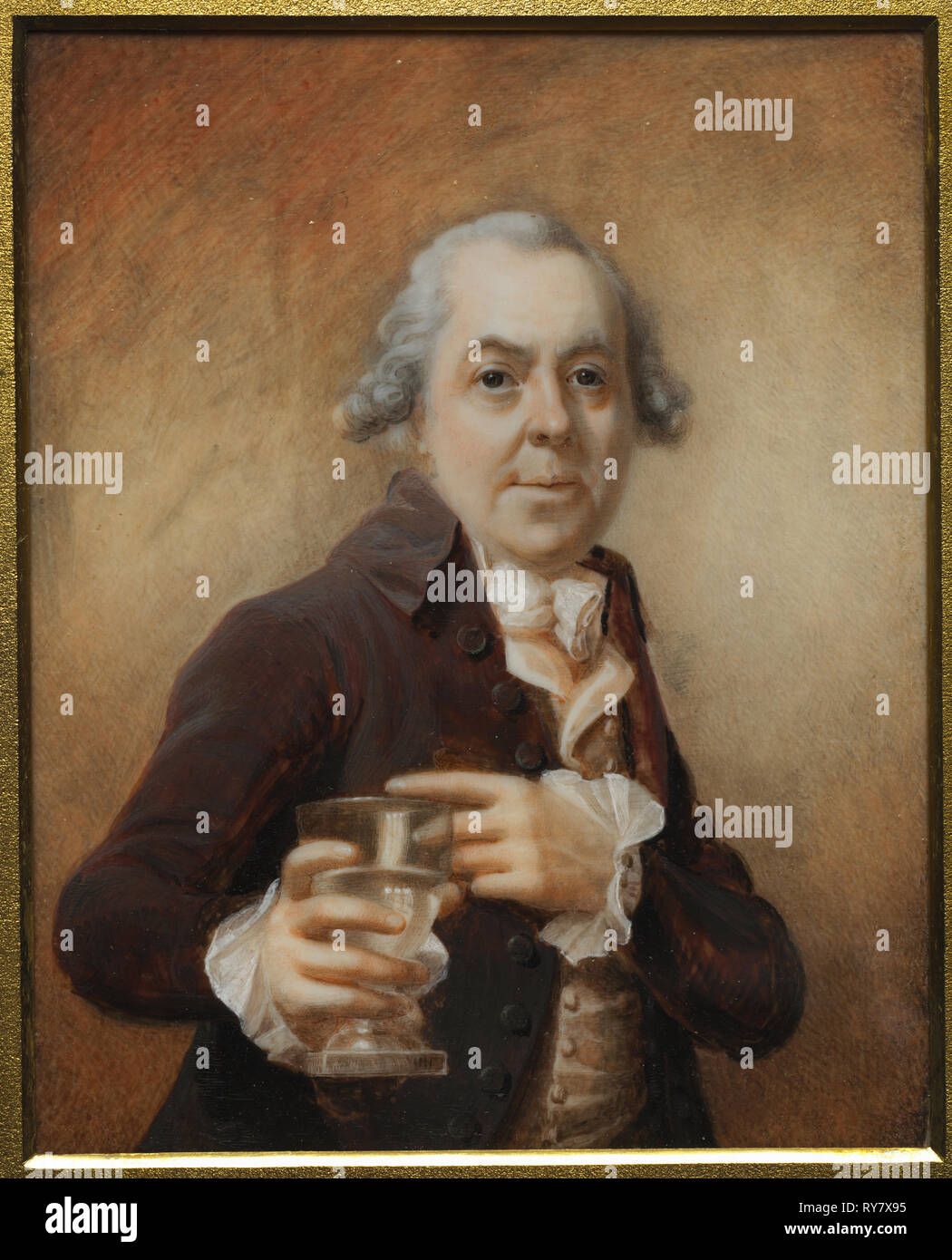 Porträt eines Mannes mit einem Glas, C. 1780. Joseph Daniel (Briten, C. 1760-1803). Aquarell auf Elfenbein; Bild: 12,7 x 10,1 cm (5 x 4-in.); gerahmt: 18,4 x 15,8 cm (7 1/4 x 6 1/4 Zoll Stockfoto