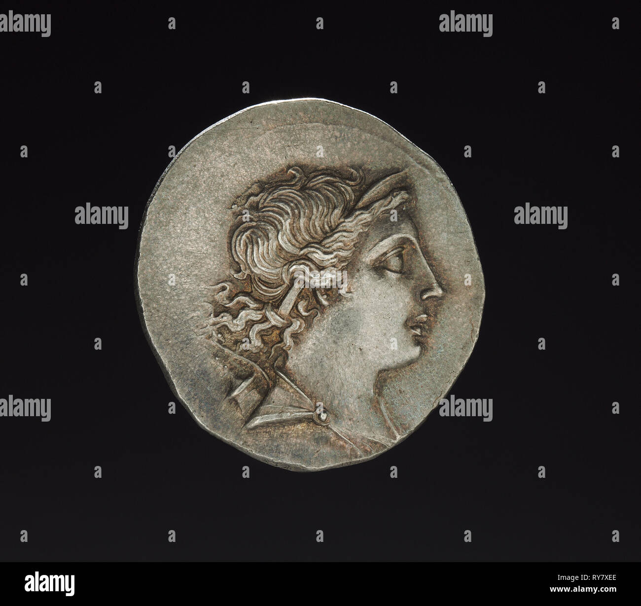 Indo-Greek Münze, C. 2nd-1st Century BC. Afghanistan, Baktrien, C. 2nd-1st Century BC. Silber; Durchmesser: 3,2 x 0,5 cm (1 1/4 x 3/16 in. Stockfoto