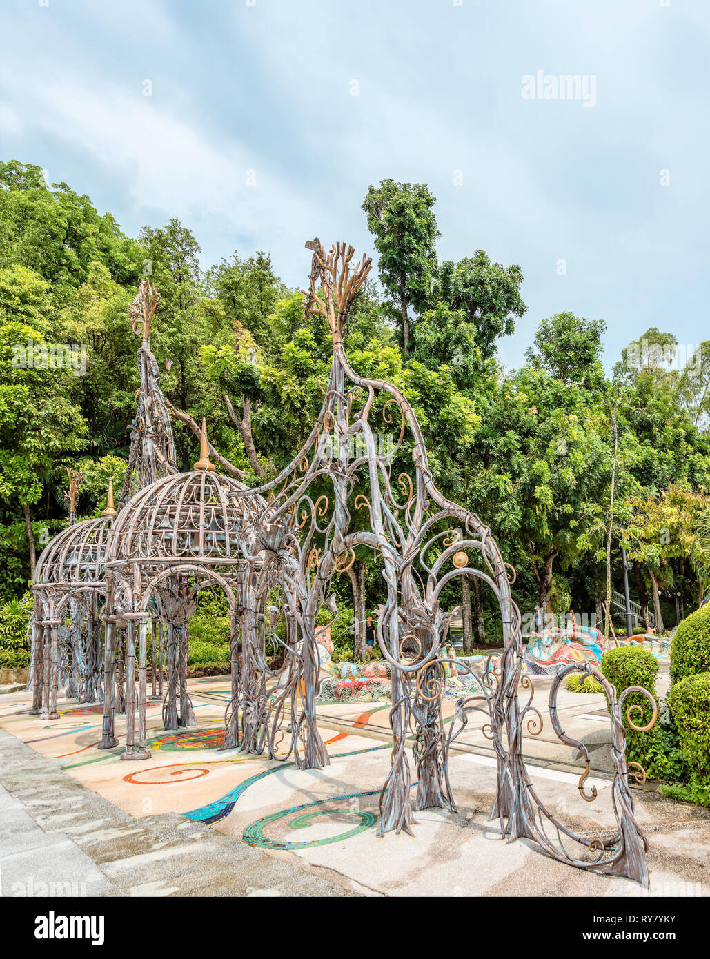 Gaudi Stil Brunnen am Merlion Walk auf Sentosa Island, Singapur. Stockfoto