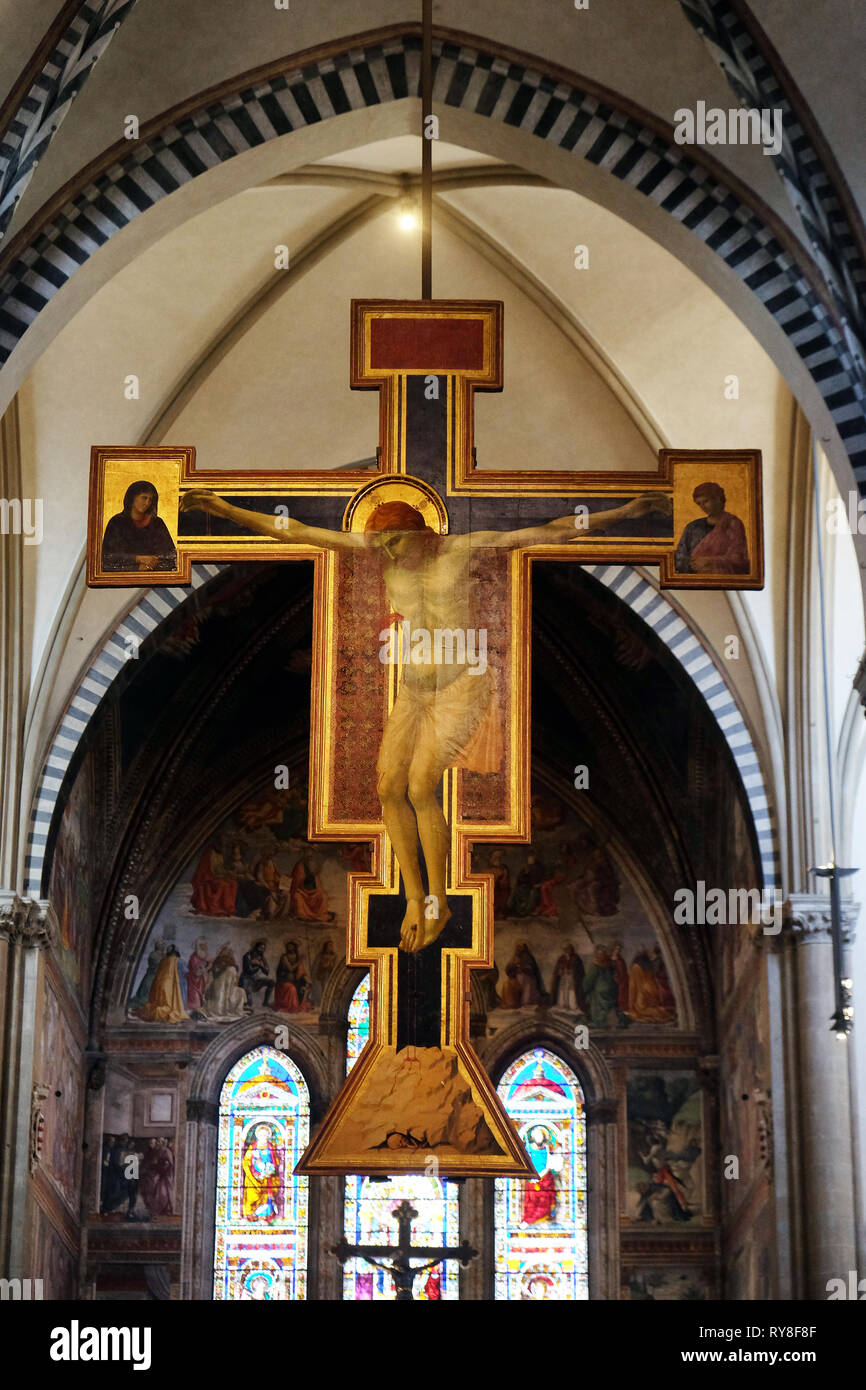 Christus gekreuzigt, geformten Malerei von Giotto, Santa Maria Novella Principal dominikanische Kirche in Florenz, Italien Stockfoto