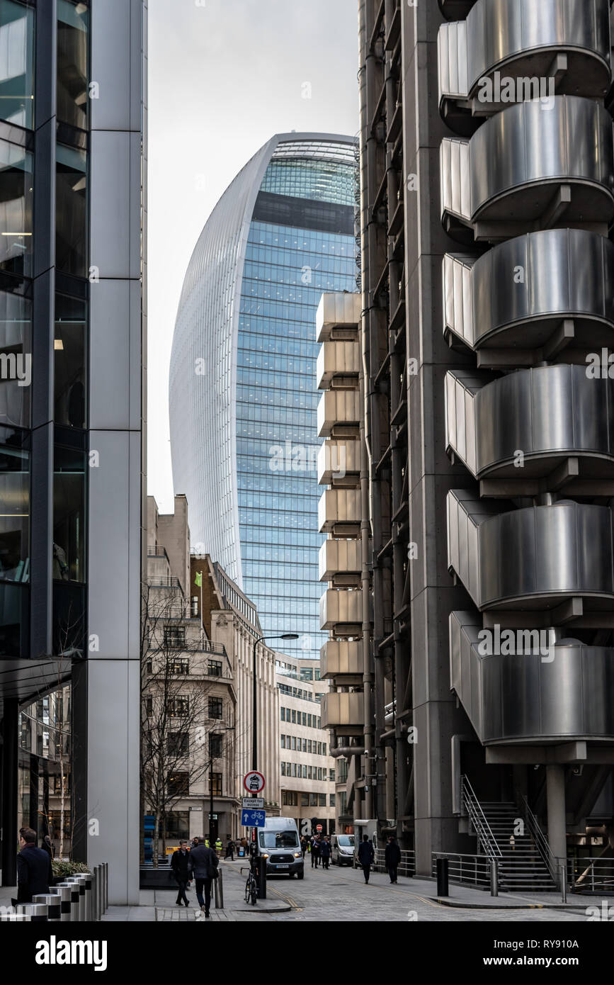 Kontrastierenden Stilen und Formen in der Londoner City. Stockfoto
