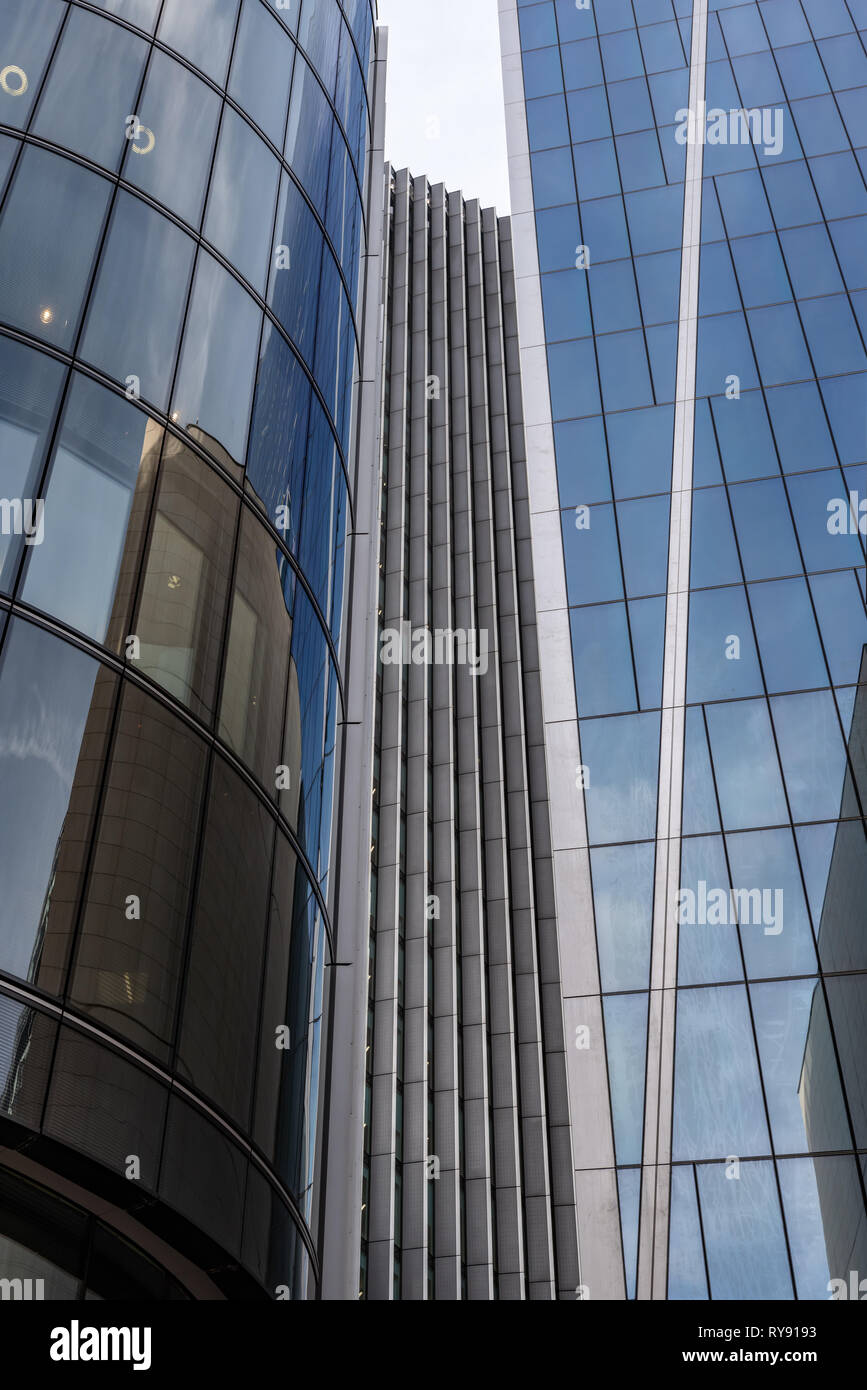 Stürzender Linien: Glas Türmen in der Londoner City Stockfoto