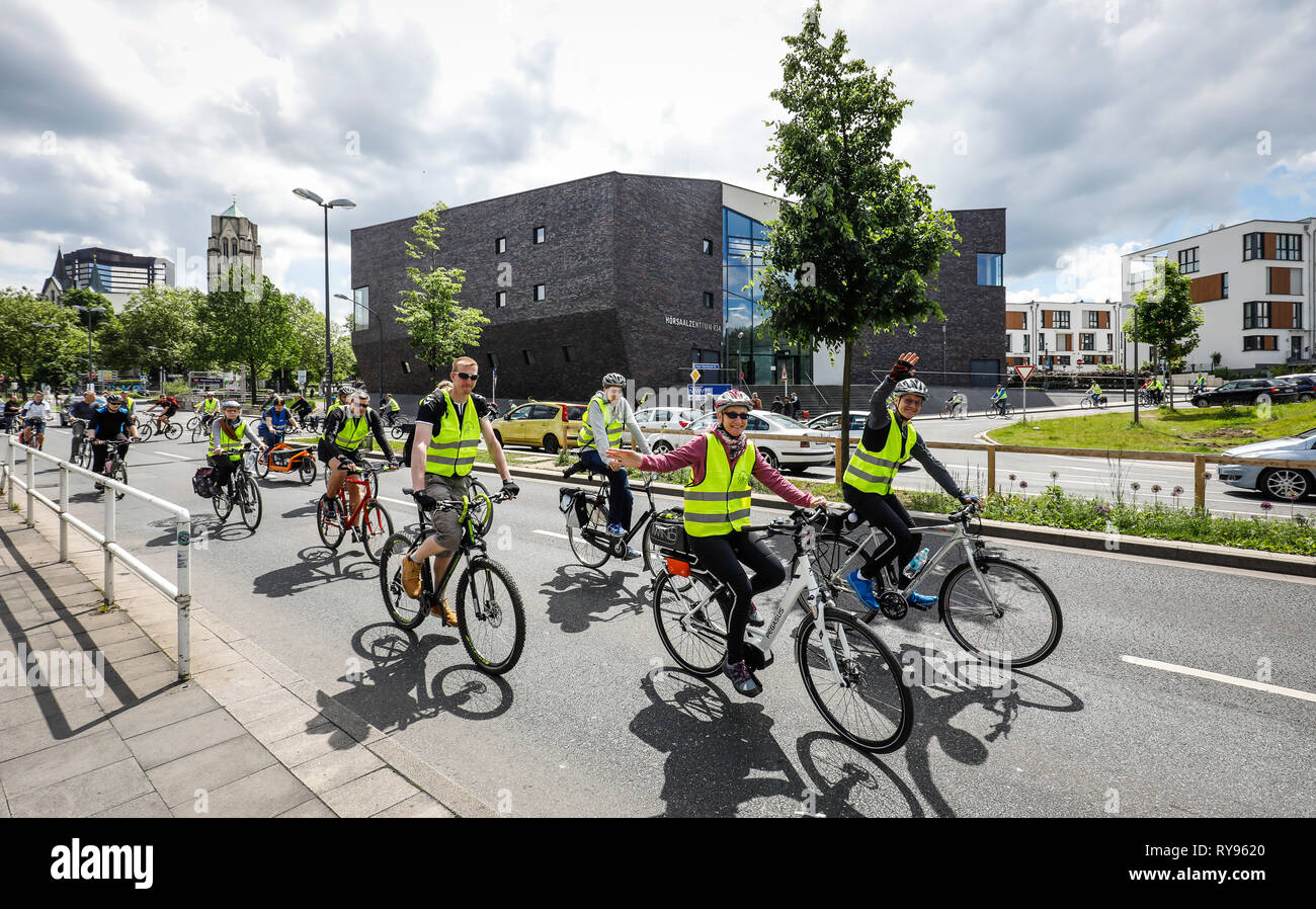 Essen, Ruhrgebiet, Nordrhein-Westfalen, Deutschland - Stadt Radfahren, Radfahren für ein gutes Klima, ein Ereignis, eine Kampagne des Klima-bündnis, hier an der Uni Stockfoto