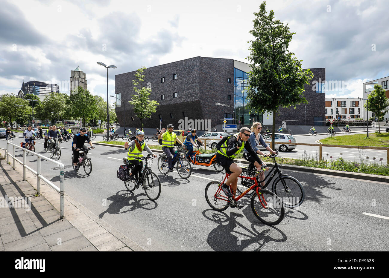 Essen, Ruhrgebiet, Nordrhein-Westfalen, Deutschland - Stadt Radfahren, Radfahren für ein gutes Klima, ein Ereignis, eine Kampagne des Klima-bündnis, hier an der Uni Stockfoto