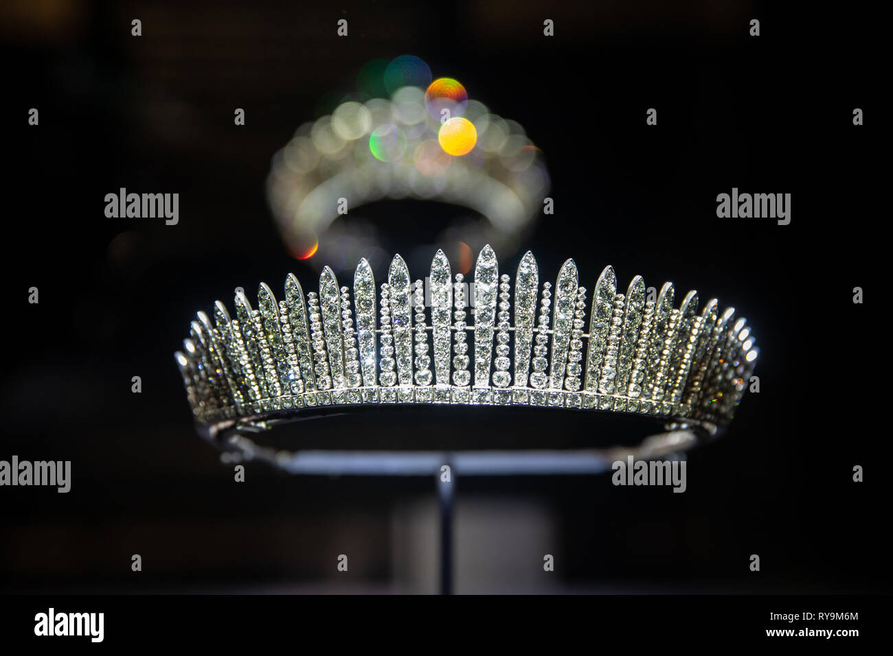 Diamond Tiara auf Anzeige im Kensington Palace, London, Stockfoto