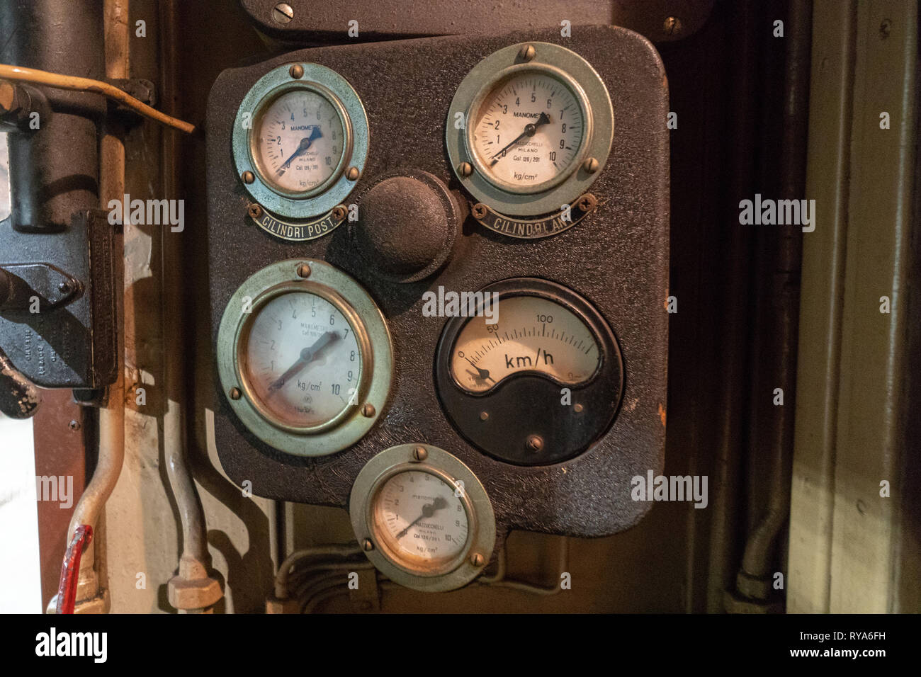Antico Quadro strumenti Ferroviario: pressione cilindri, Velocità Stockfoto