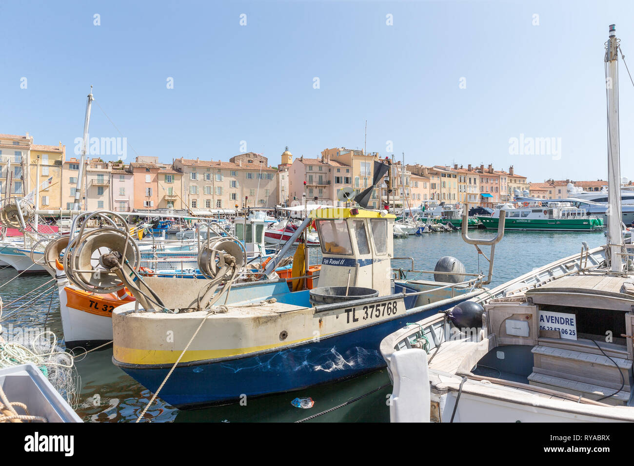 Fischerboote im Hafen von Saint Tropez, Frankreich, 01.09.2018 Bildnachweis: Mario Hommes/HH-Fotografie Stockfoto