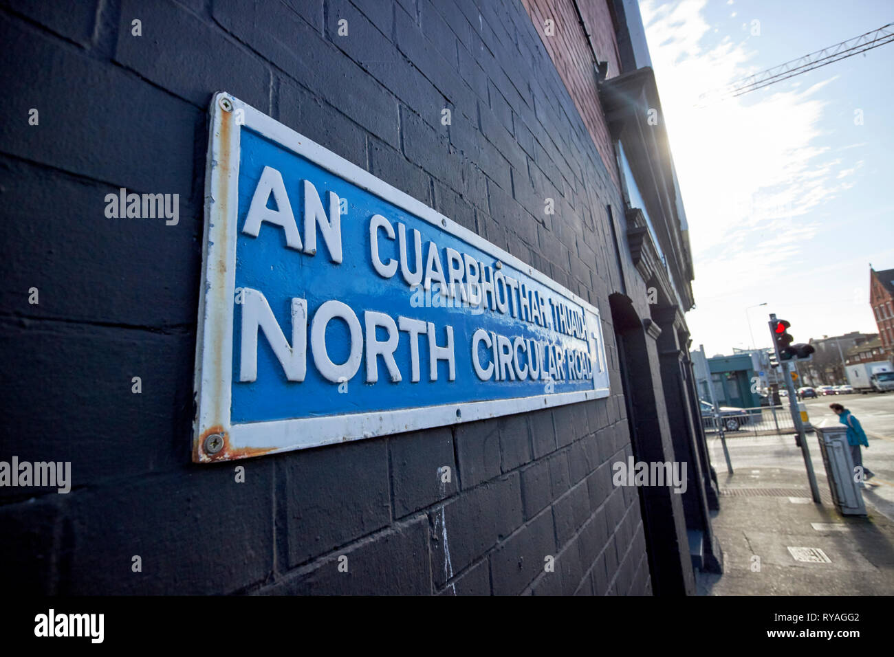 Die North Circular Road zweisprachig Englisch irische Beschilderung Straße name Dublin Irland Europa Stockfoto