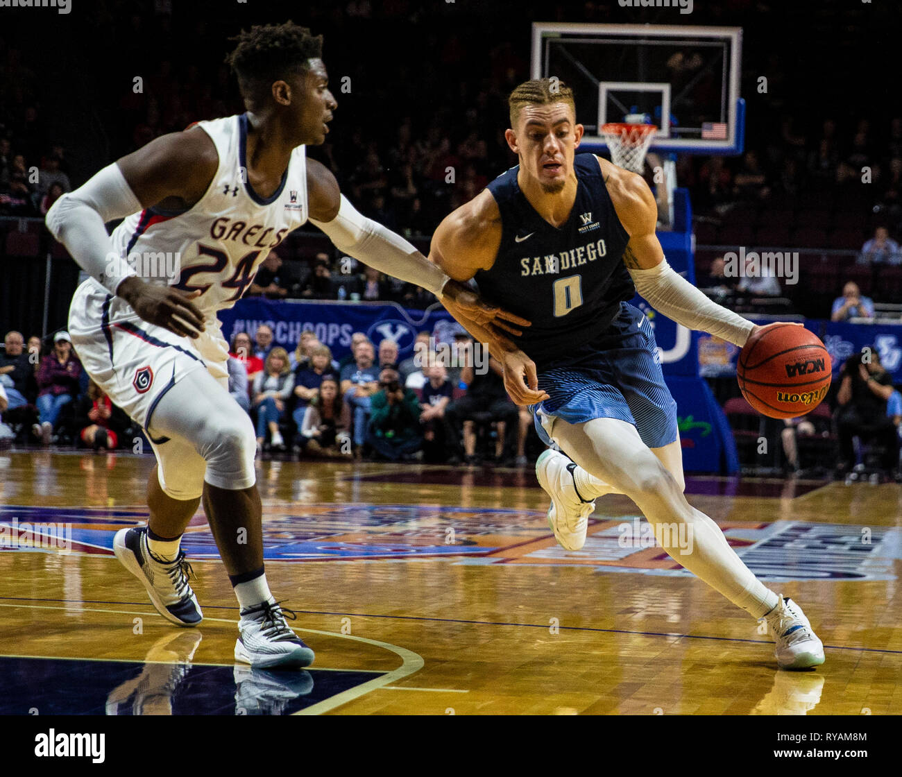 Mar 11 2019 Las Vegas, NV, USA San Diego Toreros vorwärts Jesaja Pineiro (0) bringt die Kugel oben Gericht während der NCAA West Coast Conference Männer Basketball Turnier Halbfinale zwischen den San Diego Toreros und der Saint Mary's Gaels 62-69 in der Orleans Arena in Las Vegas, NV verloren. Thurman James/CSM Stockfoto