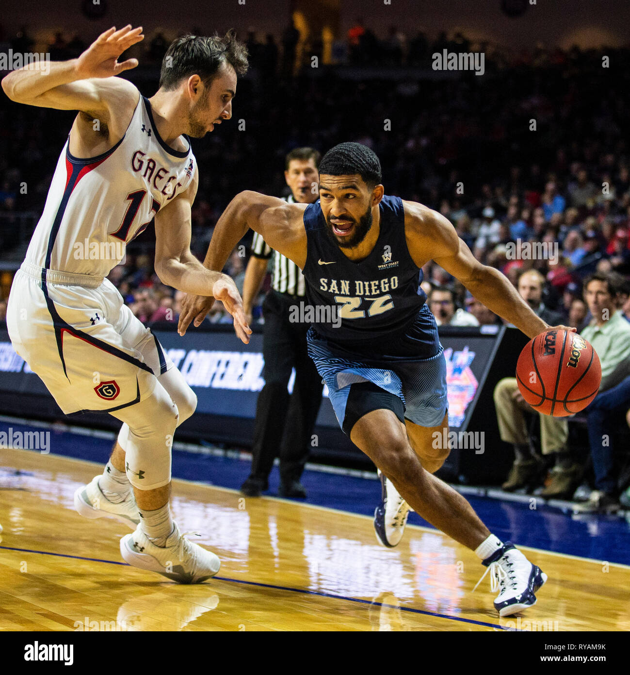 Mar 11 2019 Las Vegas, NV, USA San Diego guard Jesaja Wright (22) Laufwerke an den Korb während der NCAA West Coast Conference Männer Basketball Turnier Halbfinale zwischen den San Diego Toreros und der Saint Mary's Gaels 62-69 in der Orleans Arena in Las Vegas, NV verloren. Thurman James/CSM Stockfoto