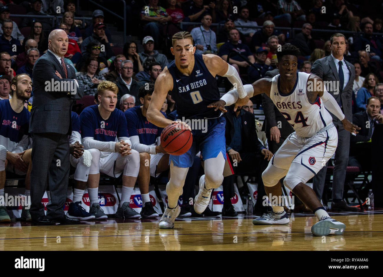 Mar 11 2019 Las Vegas, NV, USA San Diego Toreros vorwärts Jesaja Pineiro (0) bringt die Kugel oben Gericht während der NCAA West Coast Conference Männer Basketball Turnier Halbfinale zwischen den San Diego Toreros und der Saint Mary's Gaels 62-69 in der Orleans Arena in Las Vegas, NV verloren. Thurman James/CSM Stockfoto