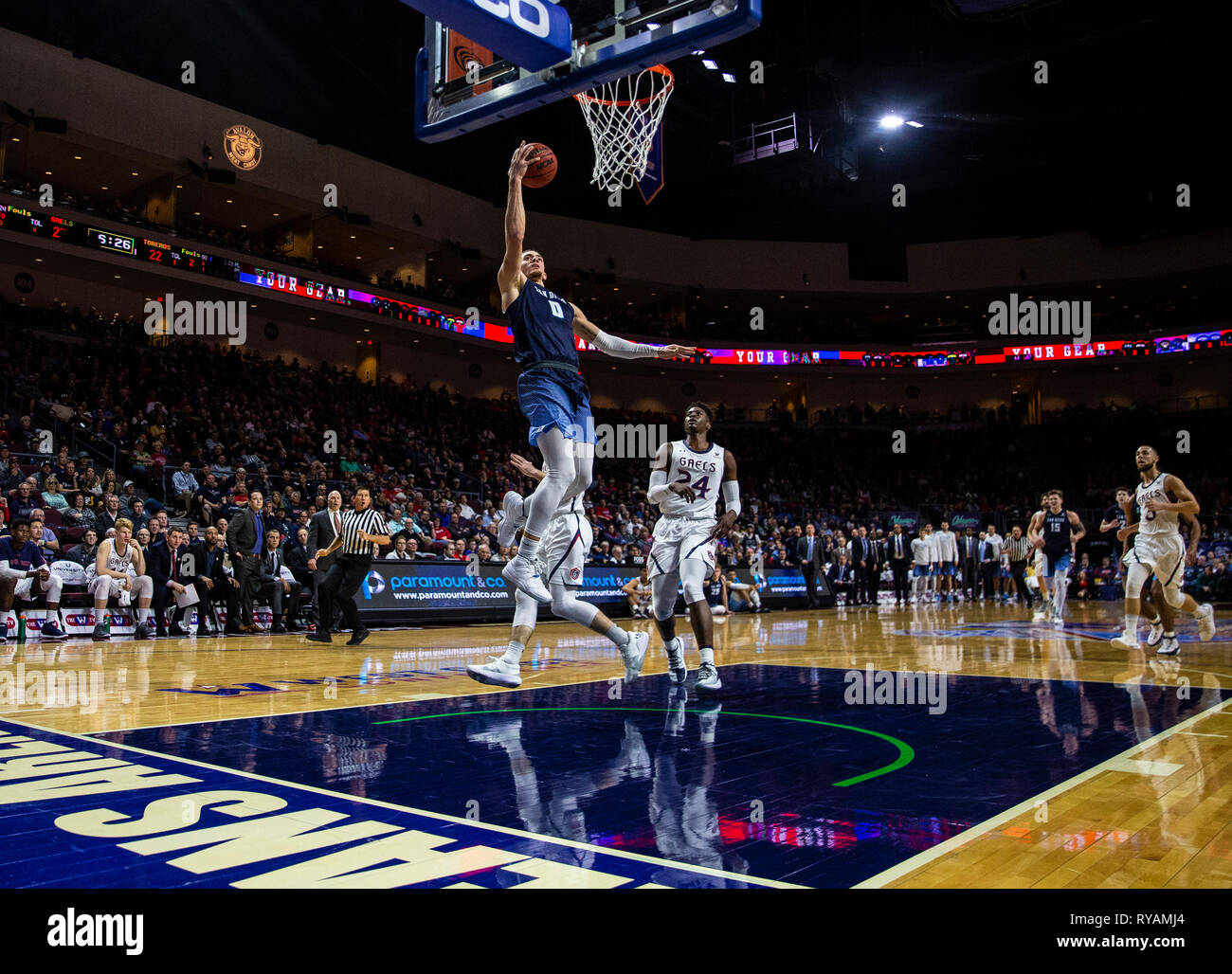 Mar 11 2019 Las Vegas, NV, USA San Diego Toreros vorwärts Jesaja Pineiro (0) Laufwerke an den Korb während der NCAA West Coast Conference Männer Basketball Turnier Halbfinale zwischen den San Diego Toreros und der Saint Mary's Gaels 62-69 in der Orleans Arena in Las Vegas, NV verloren. Thurman James/CSM Stockfoto