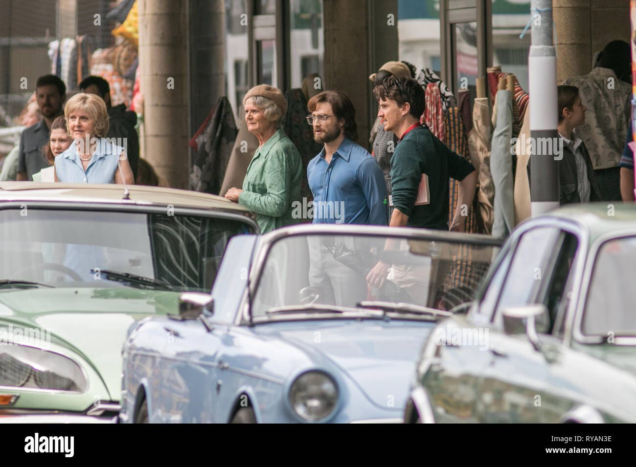 Adelaide, Australien. 13 Mär, 2019. Der britische Schauspieler Daniel Radcliffe am Filmset von "Flucht aus Pretoria in Adelaide gefilmt. Der Film basiert auf einem Buch von Tim Jenkin und ist während der Zeit der Apartheid in Kapstadt, Südafrika über zwei weiße Südafrikaner, Tim Jenkin und Stephen Lee, der im Jahr 1978 zur Herstellung und Verteilung von Anti-apartheid Nachrichten Credit: Amer ghazzal/Alamy Live Nachrichten gefangen wurden Stockfoto