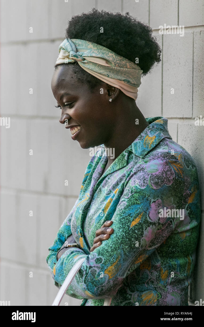 Adelaide, Australien. 13 Mär, 2019. Akteure am Filmset von "Flucht aus Pretoria in Adelaide gefilmt. Der Film auf einem Buch von Tim Jenkin basiert und während der Apartheid in Kapstadt, Südafrika über zwei weiße Südafrikaner, Tim Jenkin und Stephen Lee, der im Jahr 1978 zur Herstellung und Verteilung von Anti-apartheid Nachrichten Credit: Amer ghazzal/Alamy Live Nachrichten gefangen wurden Stockfoto