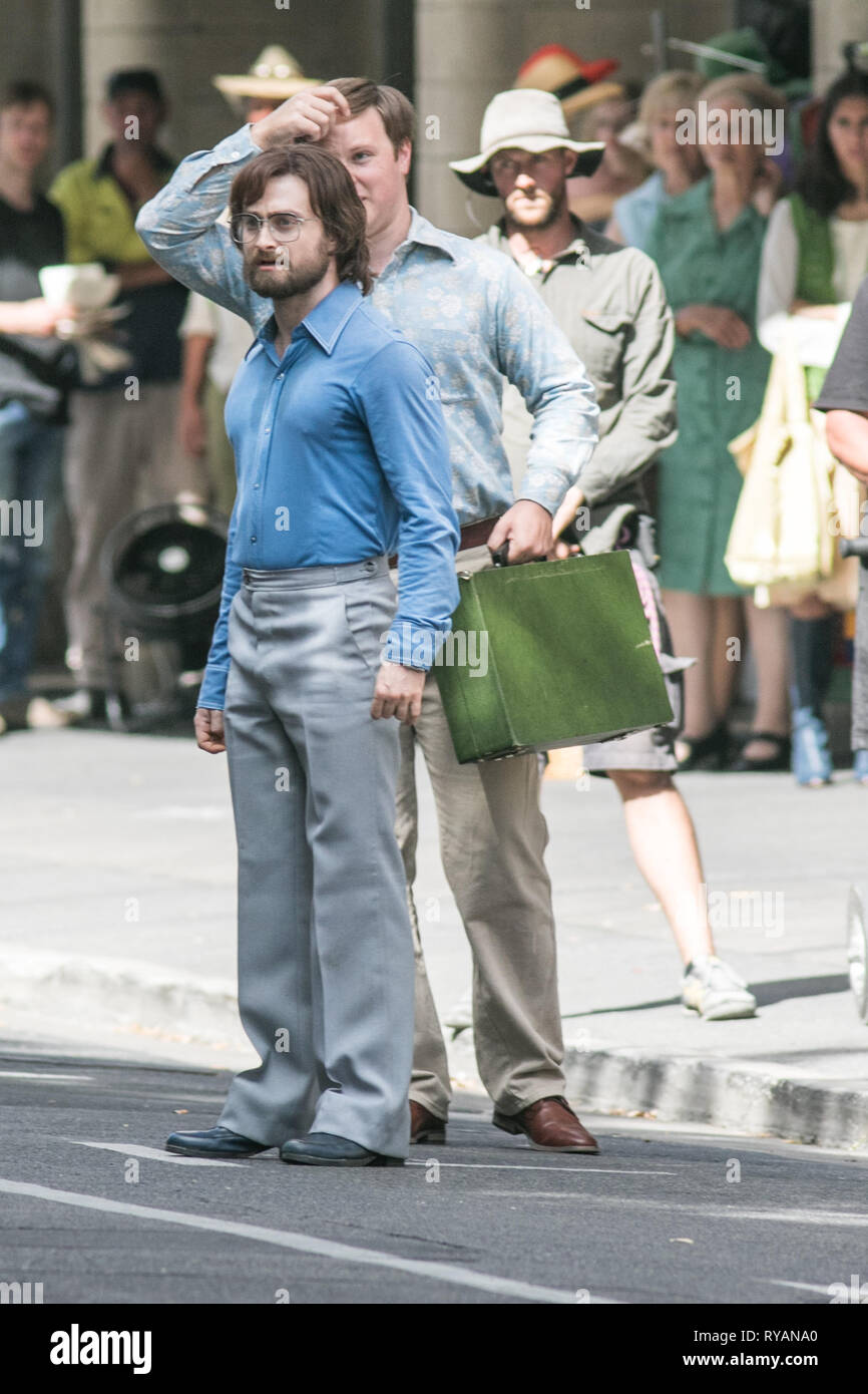 Adelaide, Australien. 13 Mär, 2019. Der britische Schauspieler Daniel Radcliffe am Filmset von "Flucht aus Pretoria in Adelaide gefilmt. Der Film basiert auf einem Buch von Tim Jenkin und ist während der Zeit der Apartheid in Kapstadt, Südafrika über zwei weiße Südafrikaner, Tim Jenkin und Stephen Lee, der im Jahr 1978 zur Herstellung und Verteilung von Anti-apartheid Nachrichten Credit: Amer ghazzal/Alamy Live Nachrichten gefangen wurden Stockfoto