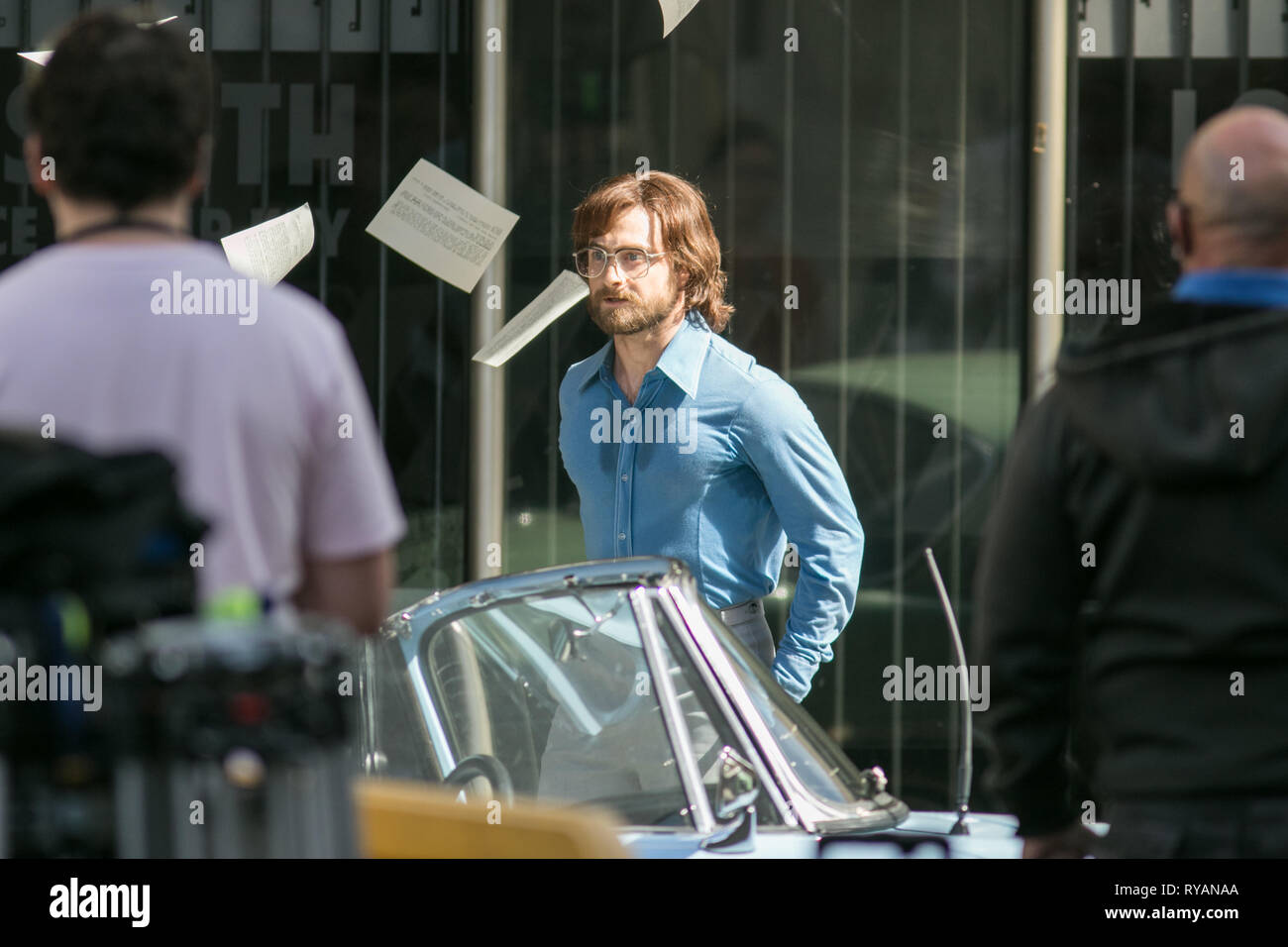 Adelaide, Australien. 13 Mär, 2019. Der britische Schauspieler Daniel Radcliffe am Filmset von "Flucht aus Pretoria in Adelaide gefilmt. Der Film basiert auf einem Buch von Tim Jenkin und ist während der Zeit der Apartheid in Kapstadt, Südafrika über zwei weiße Südafrikaner, Tim Jenkin und Stephen Lee, der im Jahr 1978 zur Herstellung und Verteilung von Anti-apartheid Nachrichten Credit: Amer ghazzal/Alamy Live Nachrichten gefangen wurden Stockfoto