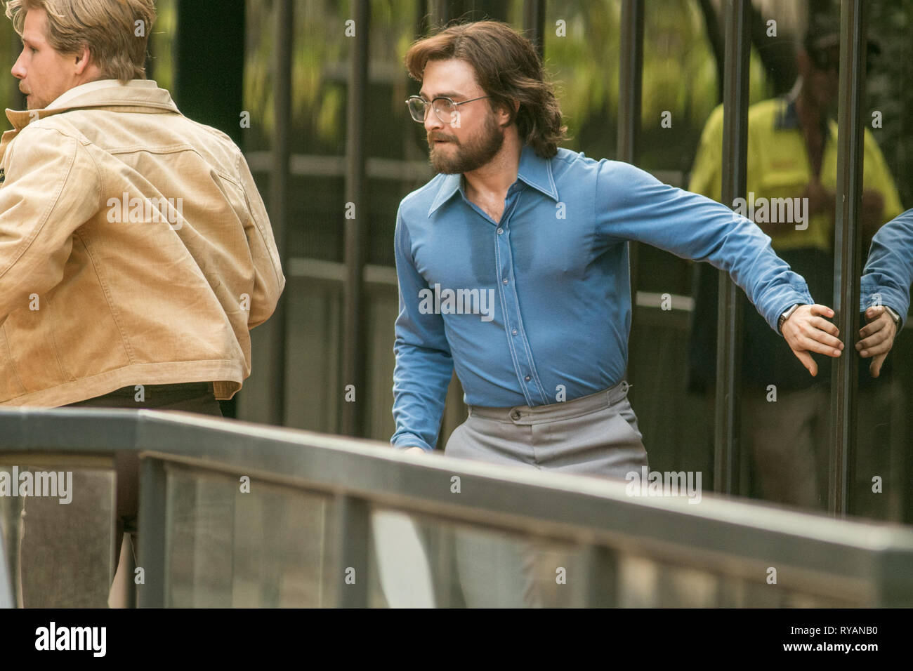 Adelaide, Australien. 13 Mär, 2019. Der britische Schauspieler Daniel Radcliffe am Filmset von "Flucht aus Pretoria in Adelaide gefilmt. Der Film basiert auf einem Buch von Tim Jenkin und ist während der Zeit der Apartheid in Kapstadt, Südafrika über zwei weiße Südafrikaner, Tim Jenkin und Stephen Lee, der im Jahr 1978 zur Herstellung und Verteilung von Anti-apartheid Nachrichten Credit: Amer ghazzal/Alamy Live Nachrichten gefangen wurden Stockfoto