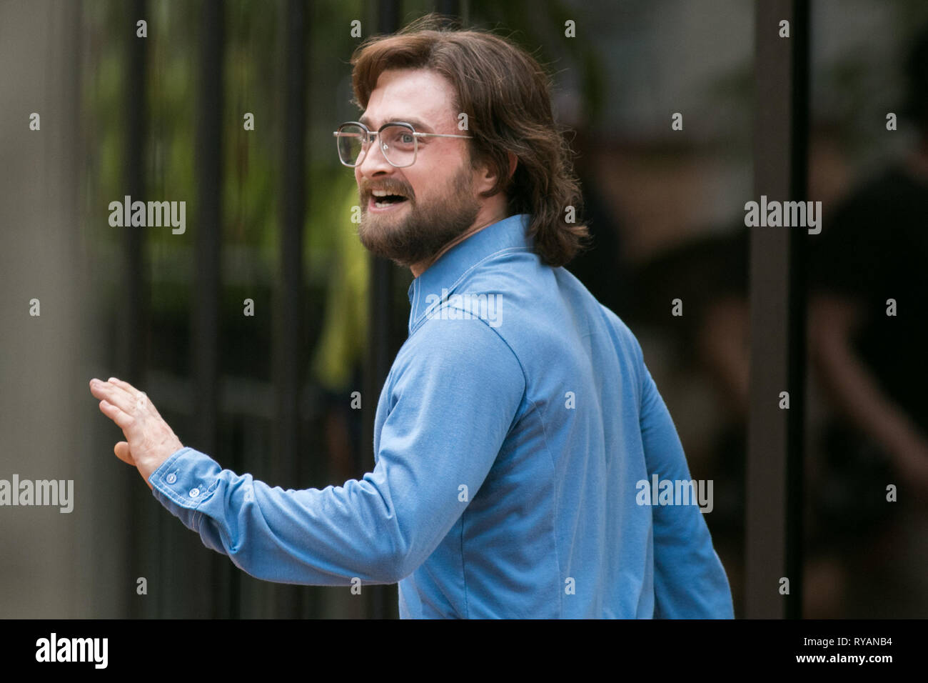 Adelaide, Australien. 13 Mär, 2019. Der britische Schauspieler Daniel Radcliffe am Filmset von "Flucht aus Pretoria in Adelaide gefilmt. Der Film basiert auf einem Buch von Tim Jenkin und ist während der Zeit der Apartheid in Kapstadt, Südafrika über zwei weiße Südafrikaner, Tim Jenkin und Stephen Lee, der im Jahr 1978 zur Herstellung und Verteilung von Anti-apartheid Nachrichten Credit: Amer ghazzal/Alamy Live Nachrichten gefangen wurden Stockfoto