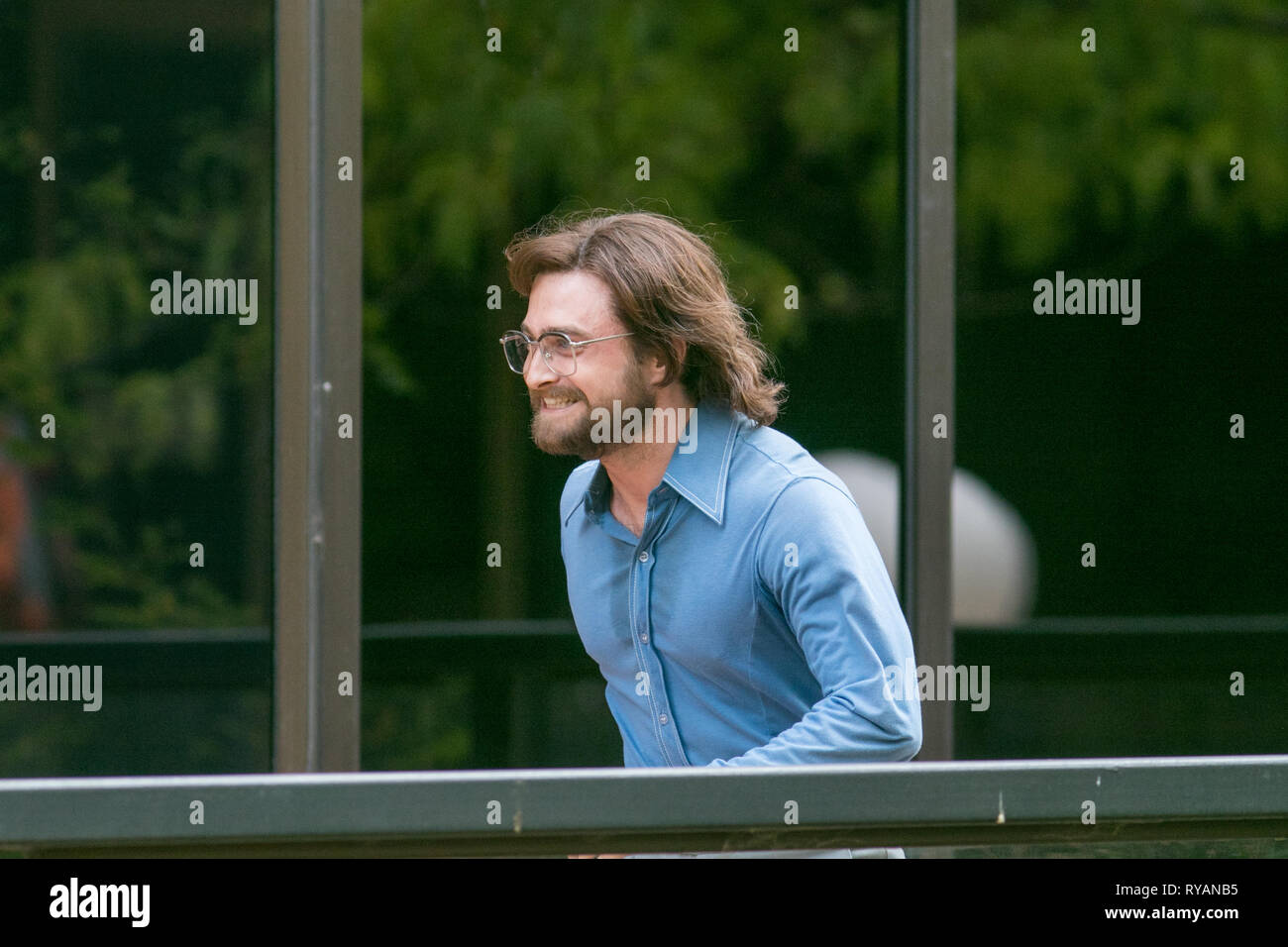 Adelaide, Australien. 13 Mär, 2019. Der britische Schauspieler Daniel Radcliffe am Filmset von "Flucht aus Pretoria in Adelaide gefilmt. Der Film basiert auf einem Buch von Tim Jenkin und ist während der Zeit der Apartheid in Kapstadt, Südafrika über zwei weiße Südafrikaner, Tim Jenkin und Stephen Lee, der im Jahr 1978 zur Herstellung und Verteilung von Anti-apartheid Nachrichten Credit: Amer ghazzal/Alamy Live Nachrichten gefangen wurden Stockfoto