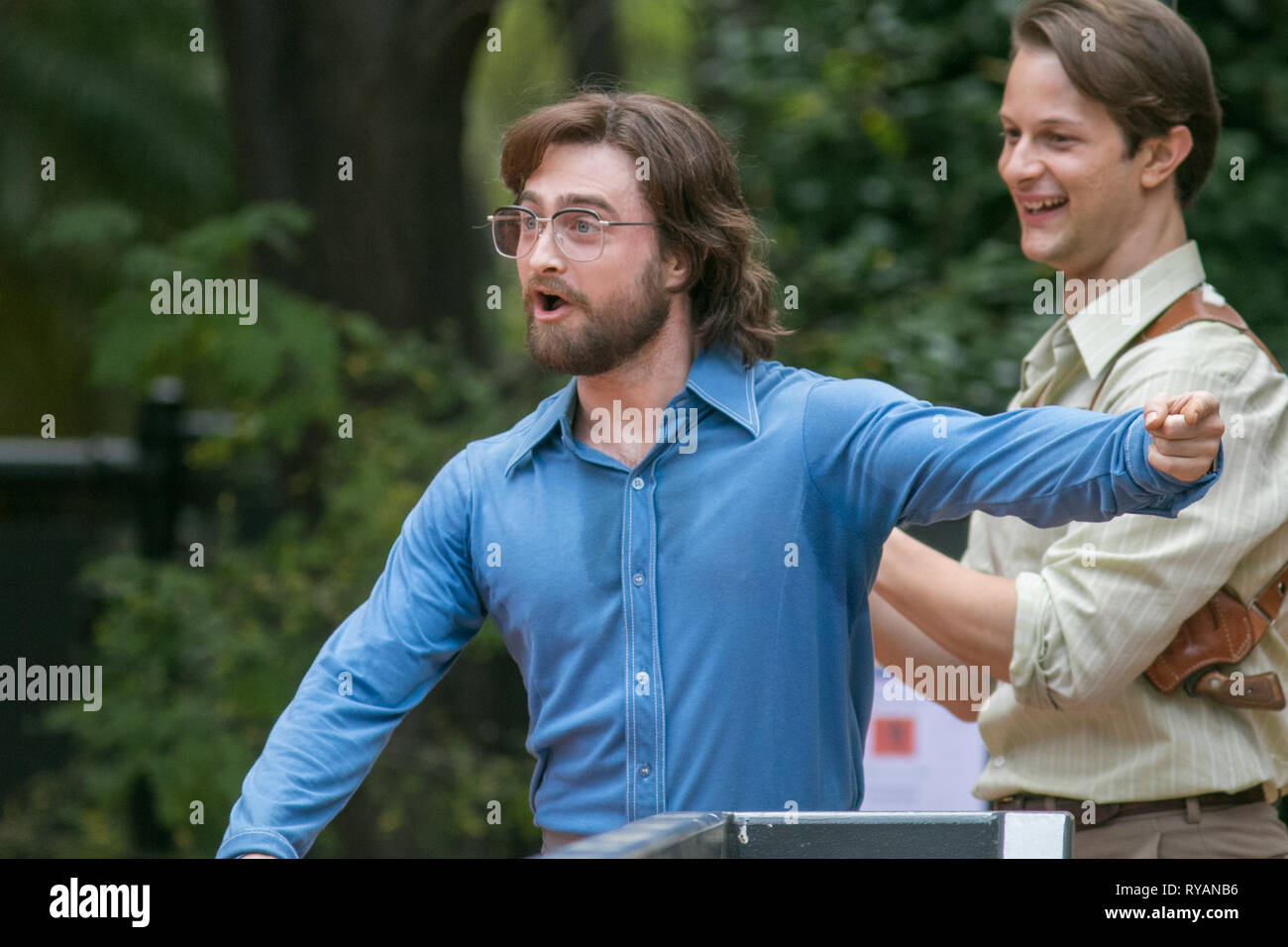 Adelaide, Australien. 13 Mär, 2019. Der britische Schauspieler Daniel Radcliffe am Filmset von "Flucht aus Pretoria in Adelaide gefilmt. Der Film basiert auf einem Buch von Tim Jenkin und ist während der Zeit der Apartheid in Kapstadt, Südafrika über zwei weiße Südafrikaner, Tim Jenkin und Stephen Lee, der im Jahr 1978 zur Herstellung und Verteilung von Anti-apartheid Nachrichten Credit: Amer ghazzal/Alamy Live Nachrichten gefangen wurden Stockfoto