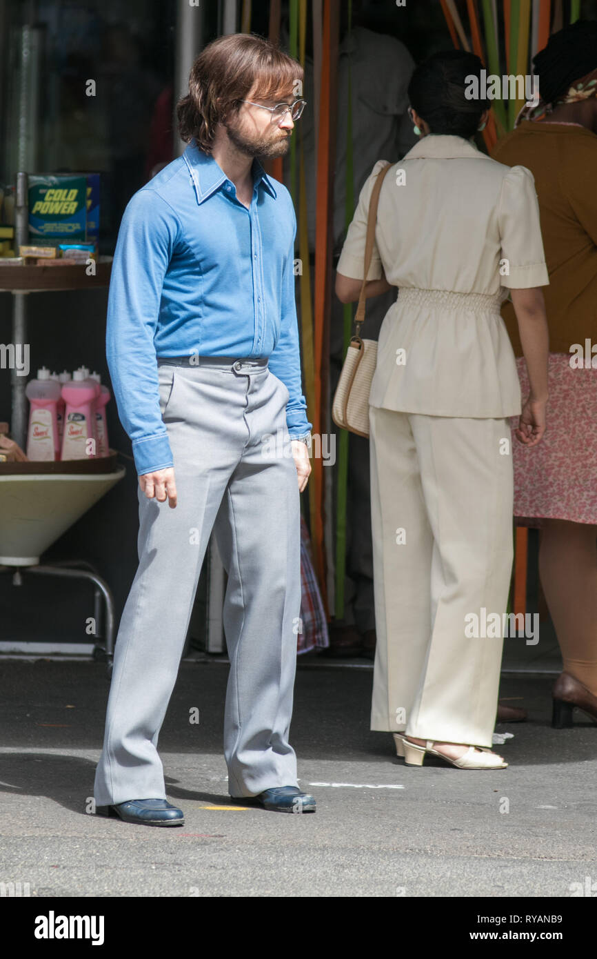 Adelaide, Australien. 13 Mär, 2019. Der britische Schauspieler Daniel Radcliffe am Filmset von "Flucht aus Pretoria in Adelaide gefilmt. Der Film basiert auf einem Buch von Tim Jenkin und ist während der Zeit der Apartheid in Kapstadt, Südafrika über zwei weiße Südafrikaner, Tim Jenkin und Stephen Lee, der im Jahr 1978 zur Herstellung und Verteilung von Anti-apartheid Nachrichten Credit: Amer ghazzal/Alamy Live Nachrichten gefangen wurden Stockfoto