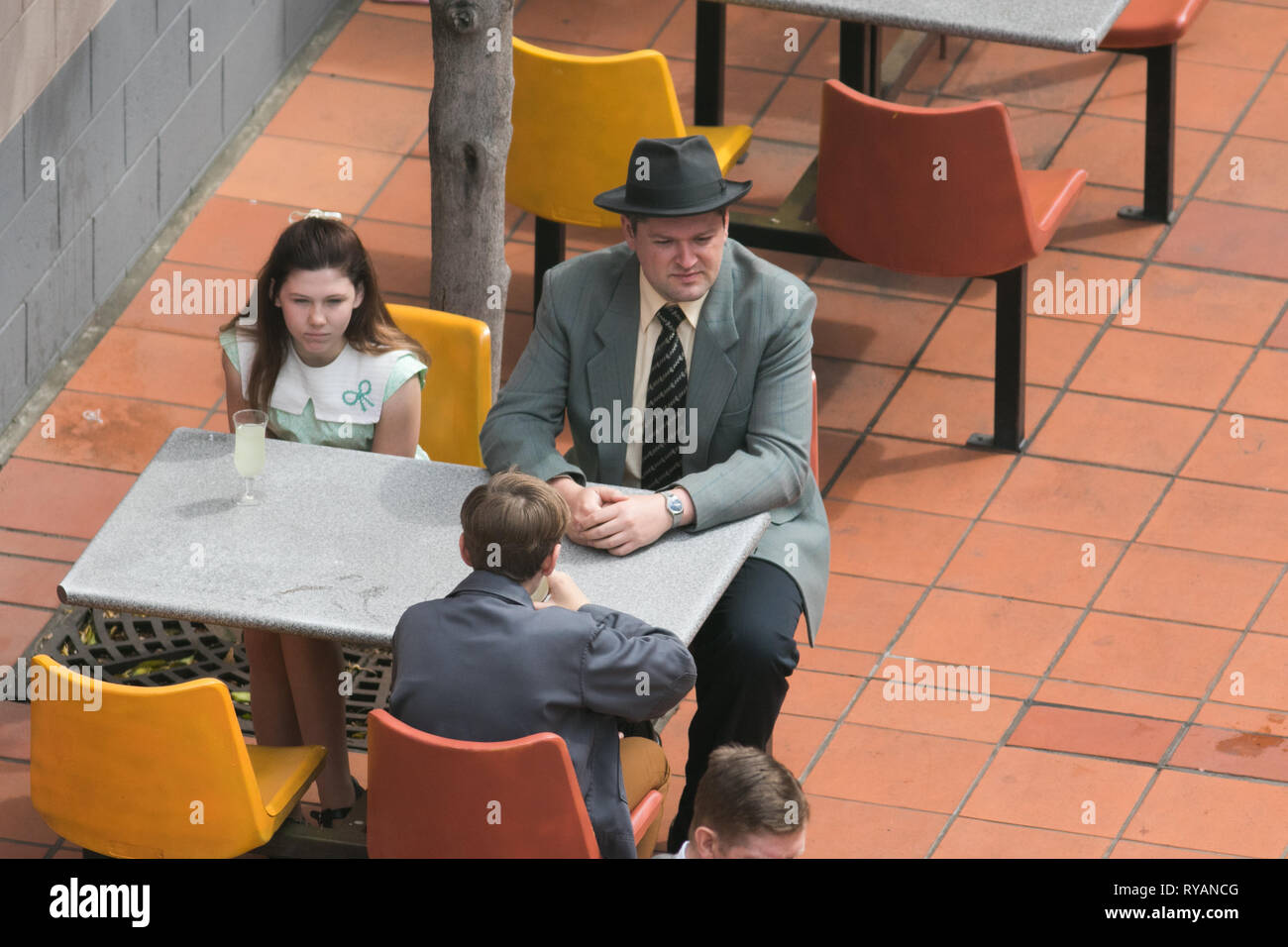 Adelaide, Australien. 13 Mär, 2019. Akteure am Filmset von "Flucht aus Pretoria in Adelaide gefilmt. Der Film basiert auf einem Buch von Tim Jenkin und ist während der Zeit der Apartheid in Kapstadt, Südafrika über zwei weiße Südafrikaner, Tim Jenkin und Stephen Lee, der im Jahr 1978 zur Herstellung und Verteilung von Anti-apartheid Nachrichten Credit: Amer ghazzal/Alamy Live Nachrichten gefangen wurden Stockfoto