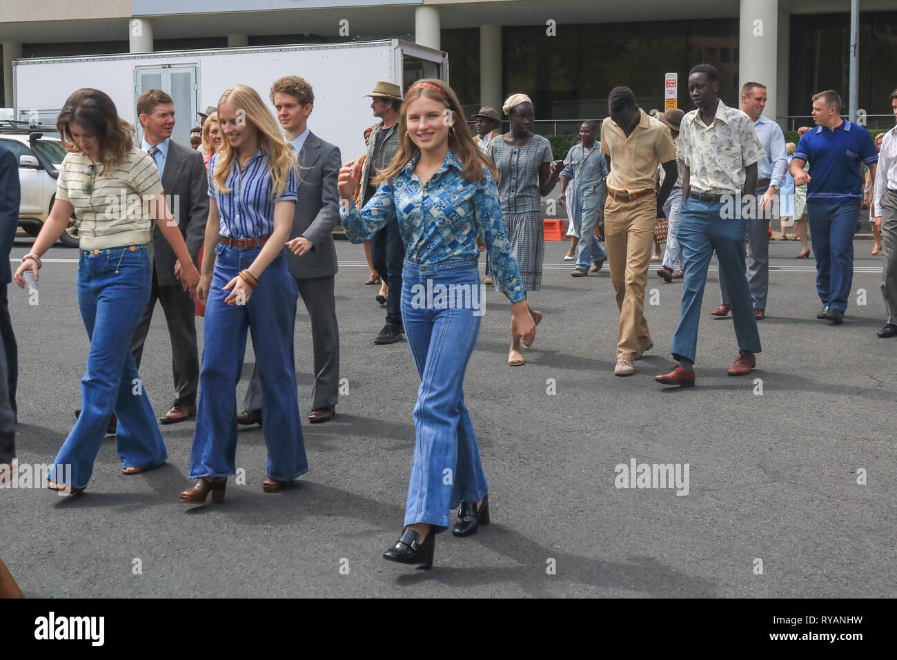 Adelaide, Australien. 13 Mär, 2019. Akteure am Filmset von "Flucht aus Pretoria in Adelaide gefilmt. Der Film basiert auf einem Buch von Tim Jenkin und ist während der Zeit der Apartheid in Kapstadt, Südafrika über zwei weiße Südafrikaner, Tim Jenkin und Stephen Lee, der im Jahr 1978 zur Herstellung und Verteilung von Anti-apartheid Nachrichten Credit: Amer ghazzal/Alamy Live Nachrichten gefangen wurden Stockfoto