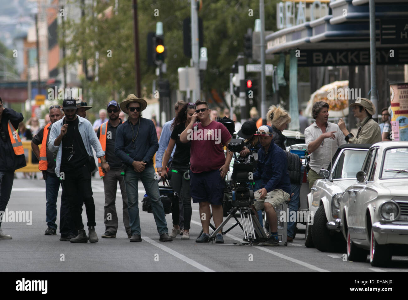 Adelaide, Australien. 13 Mär, 2019. Film Crew am Filmset von "Flucht aus Pretoria in Adelaide gefilmt. Der Film basiert auf einem Buch von Tim Jenkin und ist während der Zeit der Apartheid in Kapstadt, Südafrika über zwei weiße Südafrikaner, Tim Jenkin und Stephen Lee, der im Jahr 1978 zur Herstellung und Verteilung von Anti-apartheid Nachrichten Credit: Amer ghazzal/Alamy Live Nachrichten gefangen wurden Stockfoto