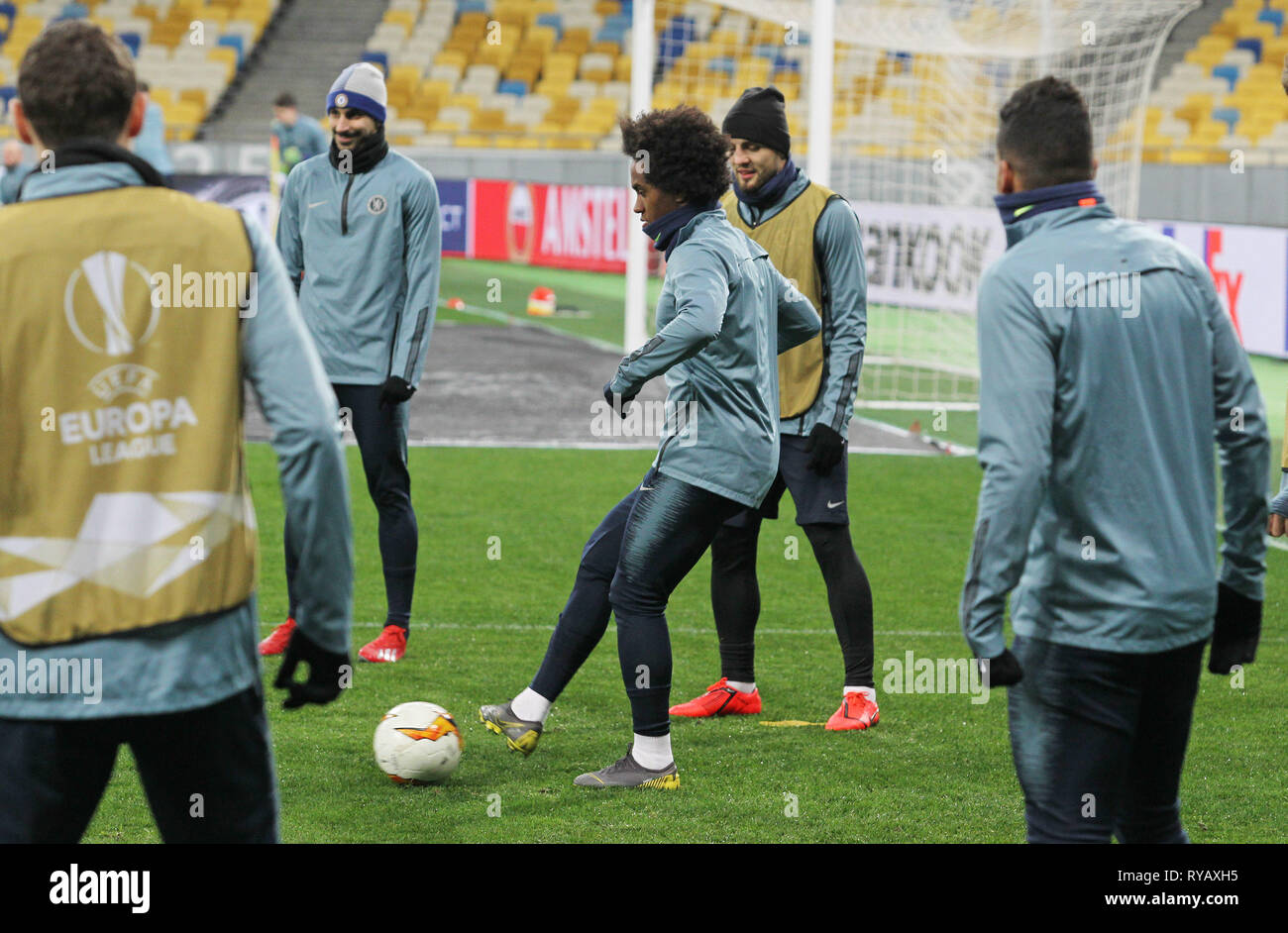 Kiew, Ukraine. 13 Mär, 2019. Chelsea WILLIAM (C), die in Aktion während einer Schulung seiner Mannschaft auf dem olimpiyskiy Stadion in Kiew, Ukraine, am 13. März 2019. Chelsea wird Dynamo Kiew Gesicht in der UEFA Europa League, zweite Bein Fußball Match in Kiew am 14. März 2019. Credit: Serg Glovny/ZUMA Draht/Alamy leben Nachrichten Stockfoto