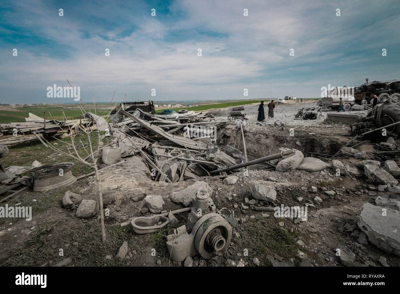 Saraqib, Idlib, Syrien. 13 Mär, 2019. Ein Gebäude gesehen, die von der Russischen Luftangriff zerstört wird. Die Rebellen behaupten, dass die Russische Luftwaffe Angriff durchgeführt hat, zu den Rebellen kontrollierten Gebiet von Kafar Amim in Idib Provinz. Die russische Luftwaffe aktuell ist die Durchführung von Missionen gegen die Regierungstruppen in Syrien unter der Anforderung der syrischen Regierung. Credit: Mohamad Saeed/SOPA Images/ZUMA Draht/Alamy leben Nachrichten Stockfoto